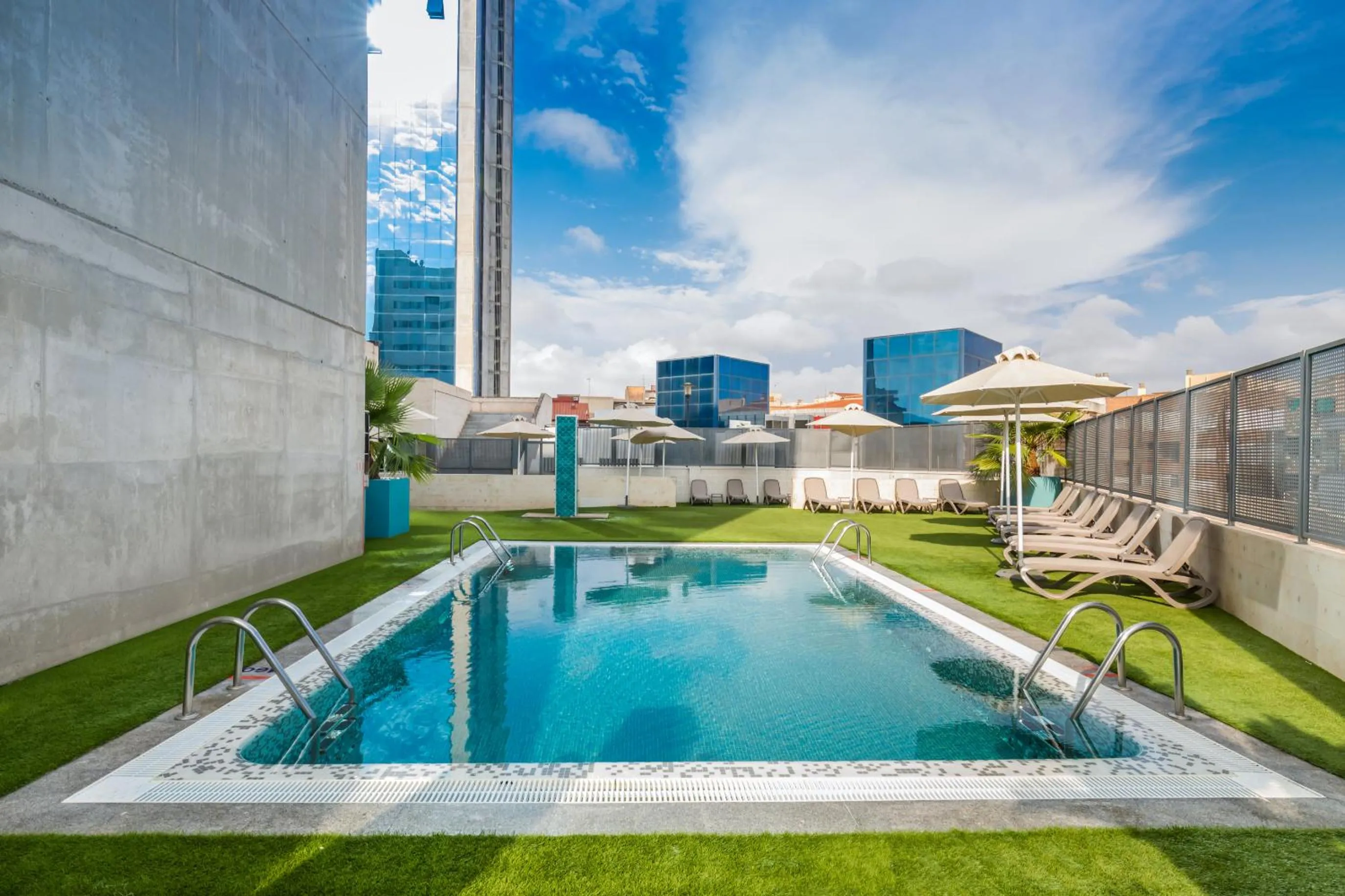 Swimming pool in Occidental Murcia Agalia