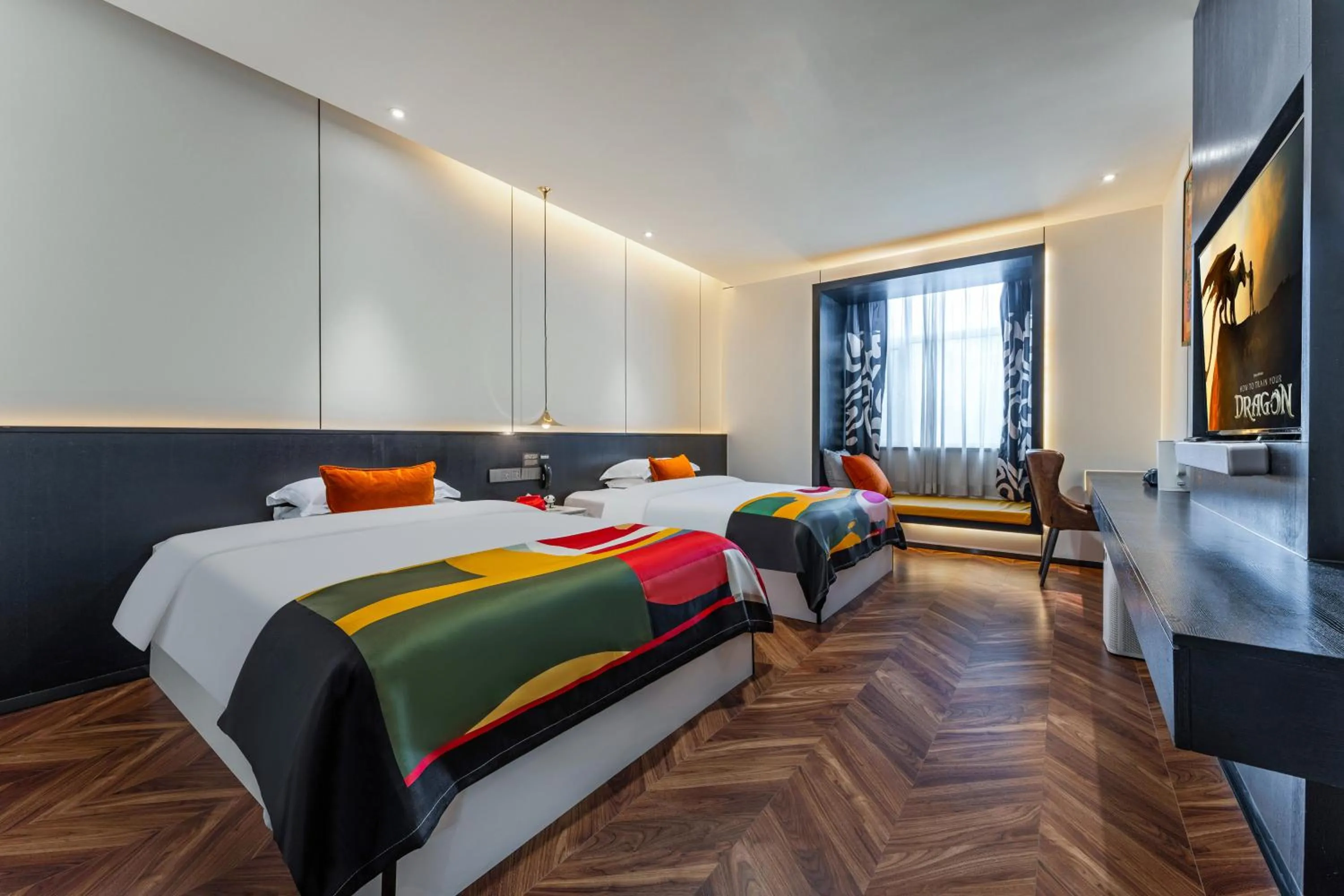 Bed in HeSu Hidden Art Hotel & Suites -Near Xi'an Drum Tower and Yongning Gate -Free Laundry Luggage Storage -Kitty Café with Freshly Ground Coffee -24H Front Desk -English Service -Exclusive Subsidies for Dumpling Banquet & Show