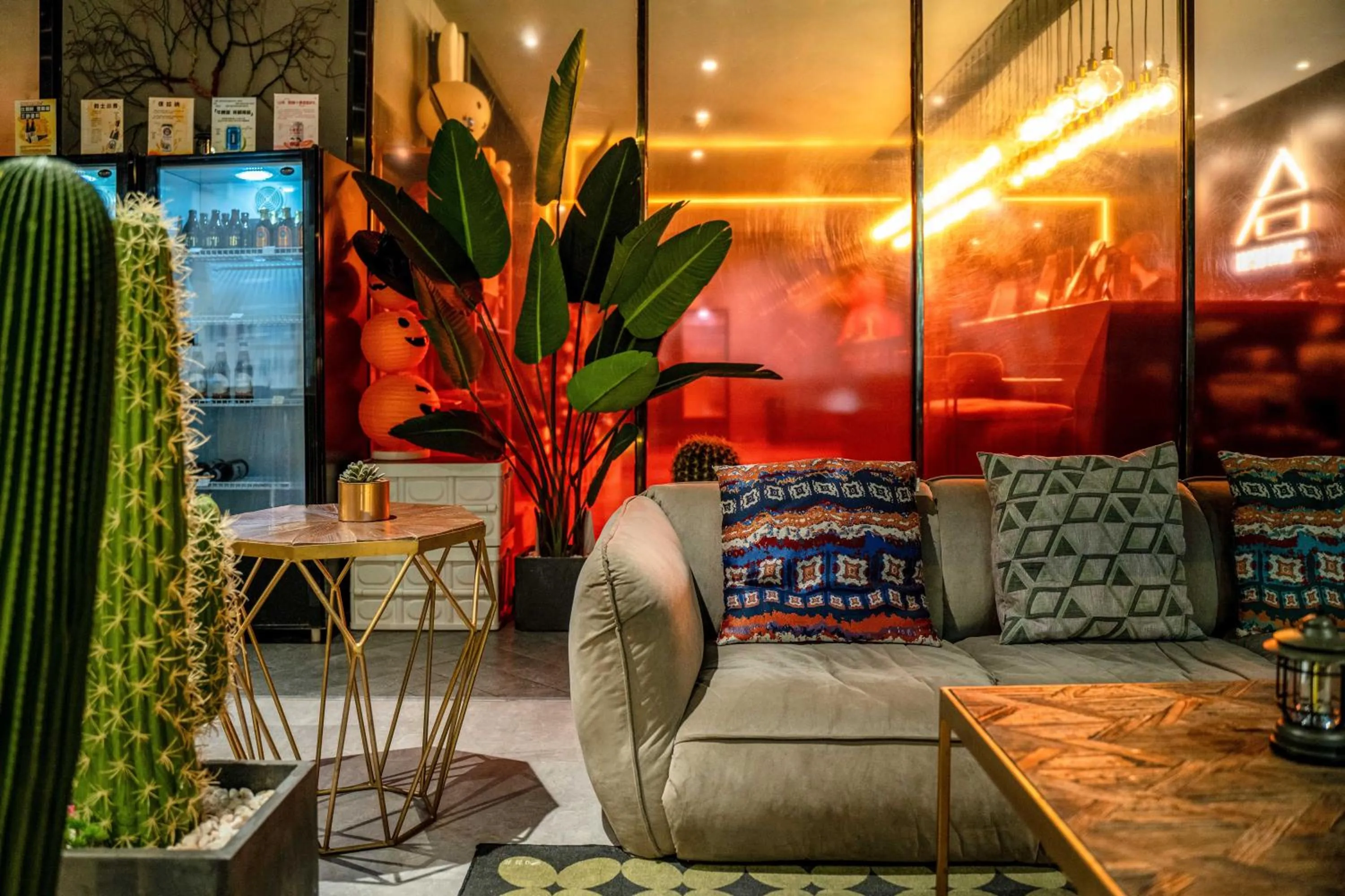 HeSu Hidden Art Hotel & Suites -Near Xi'an Drum Tower and Yongning Gate -Free Laundry Luggage Storage -Kitty Café with Freshly Ground Coffee -24H Front Desk -English Service -Exclusive Subsidies for Dumpling Banquet & Show