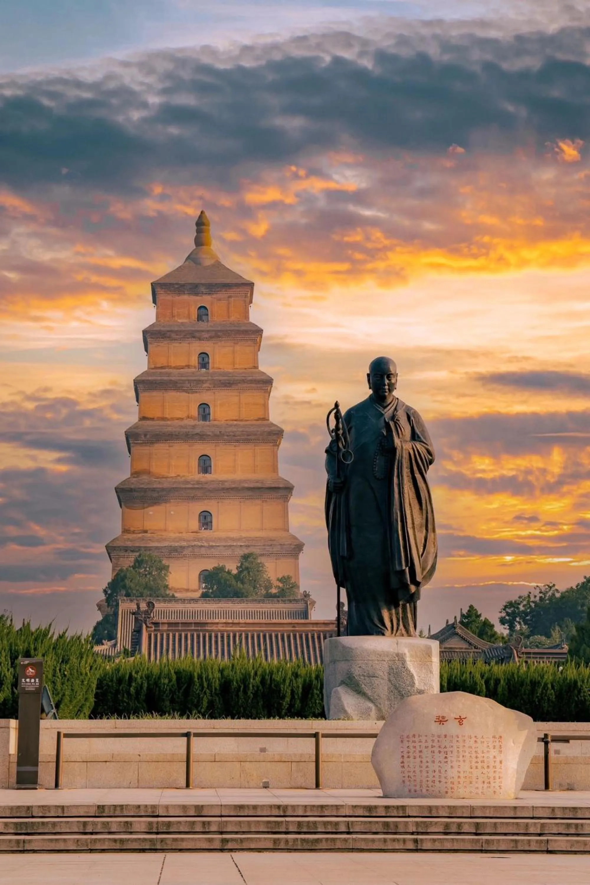 HeSu Hidden Art Hotel & Suites -Near Xi'an Drum Tower and Yongning Gate -Free Laundry Luggage Storage -Kitty Café with Freshly Ground Coffee -24H Front Desk -English Service -Exclusive Subsidies for Dumpling Banquet & Show