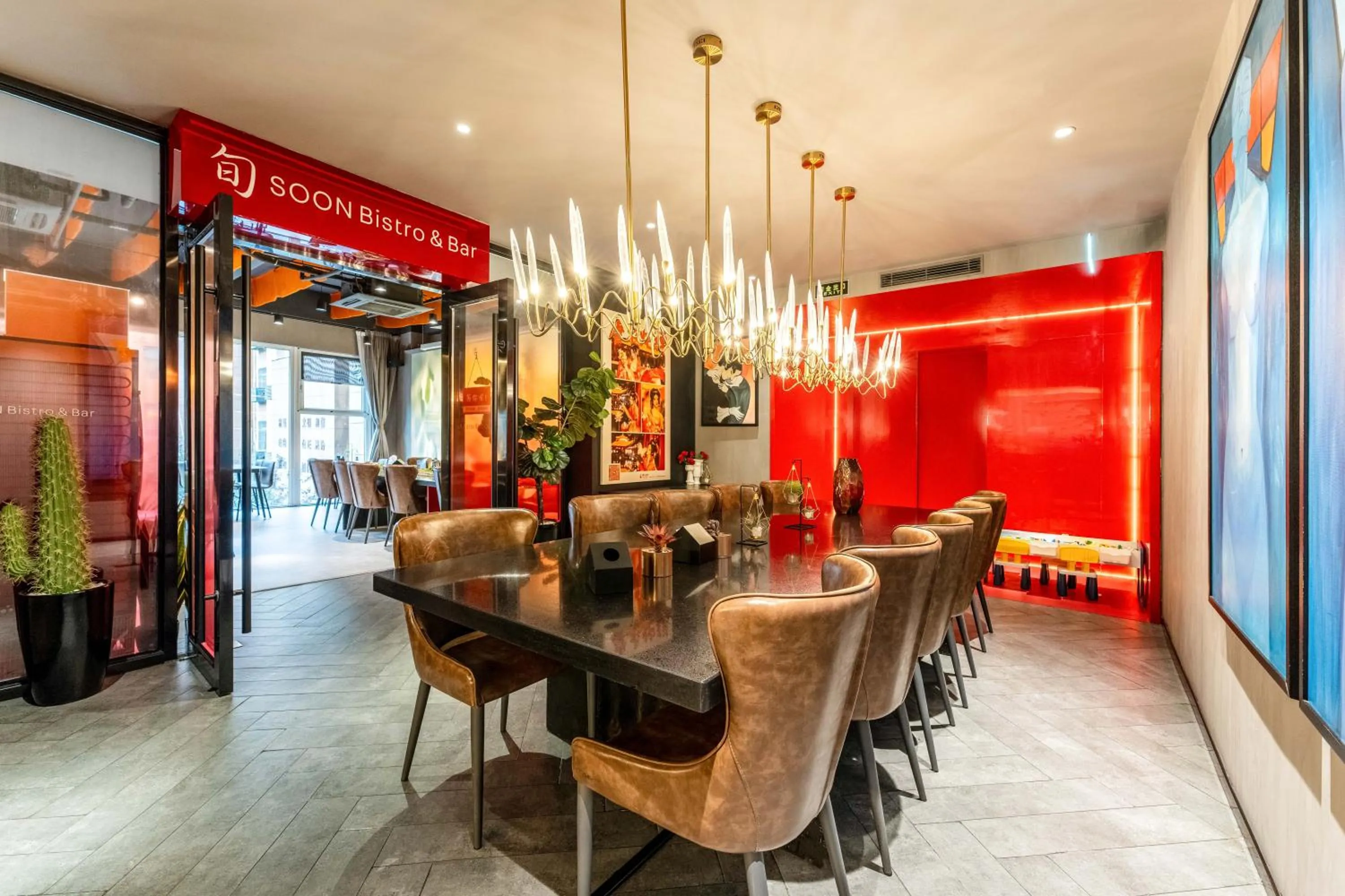 Business facilities in HeSu Hidden Art Hotel & Suites -Near Xi'an Drum Tower and Yongning Gate -Free Laundry Luggage Storage -Kitty Café with Freshly Ground Coffee -24H Front Desk -English Service -Exclusive Subsidies for Dumpling Banquet & Show