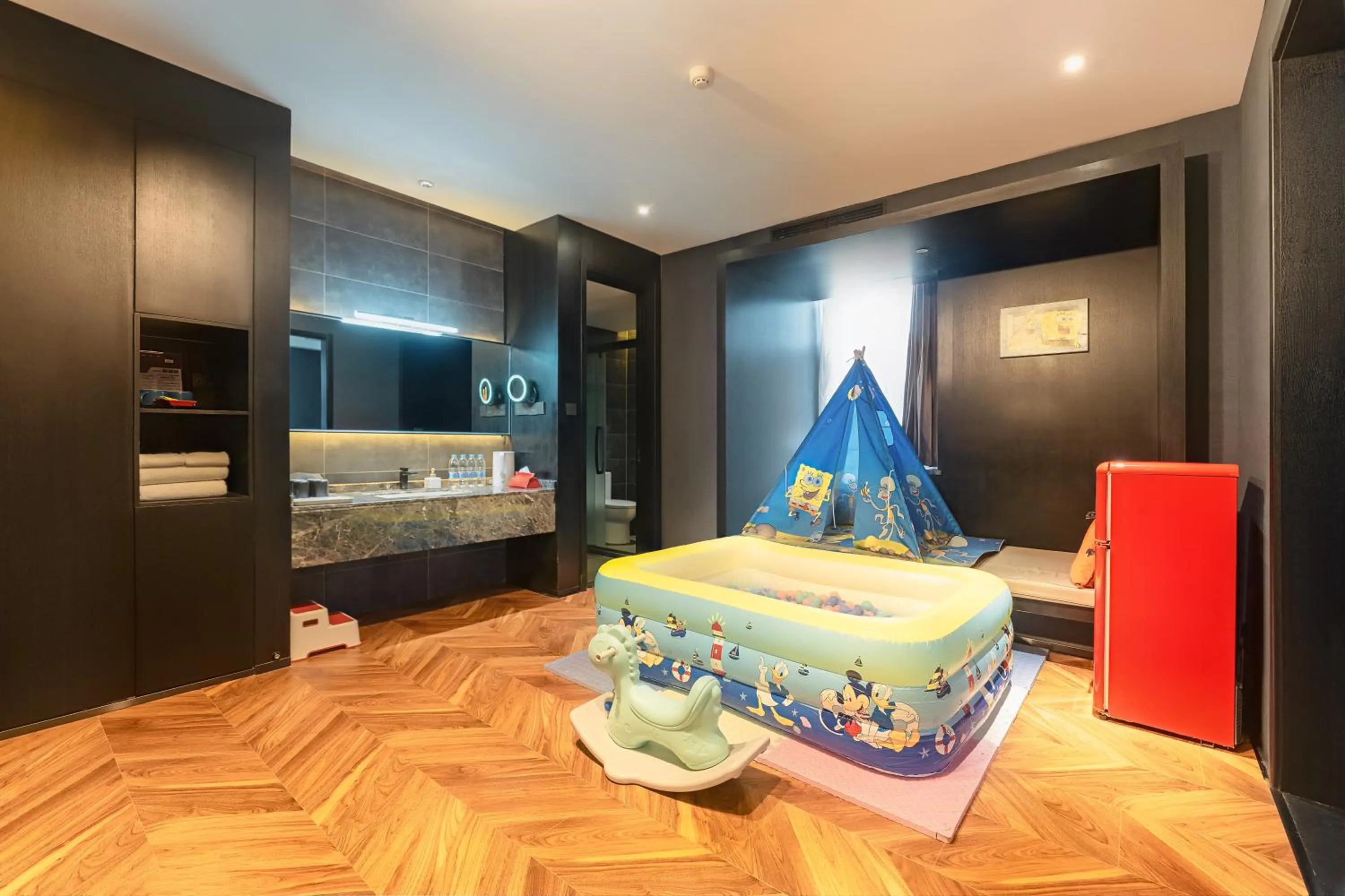 Two-Bedroom Suite with Family Decoration in HeSu DESIGNER Hotel & Suites - Xi'an Drum Tower & YONGNING Gate Branch