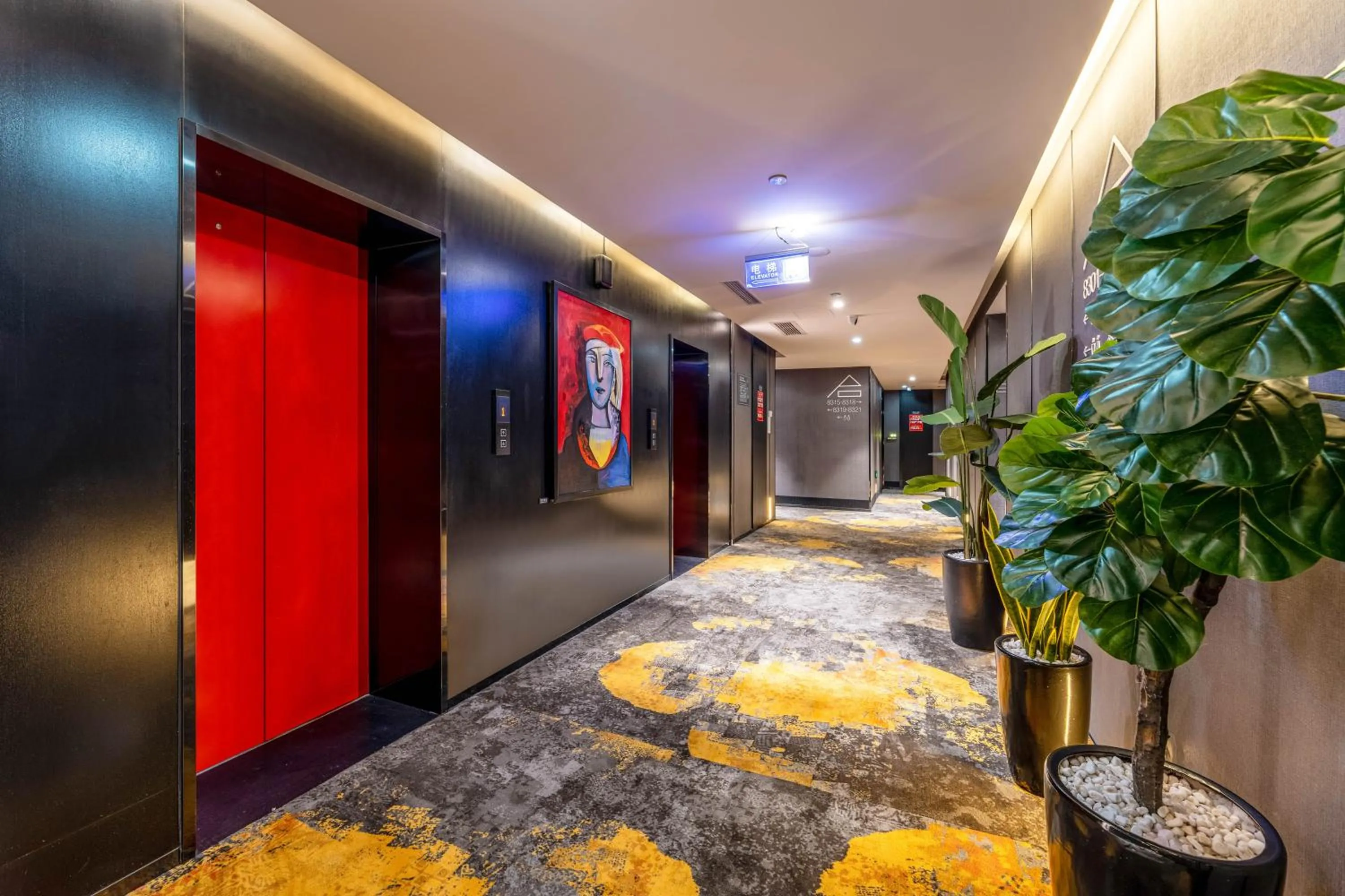 HeSu Hidden Art Hotel & Suites -Near Xi'an Drum Tower and Yongning Gate -Free Laundry Luggage Storage -Kitty Café with Freshly Ground Coffee -24H Front Desk -English Service -Exclusive Subsidies for Dumpling Banquet & Show