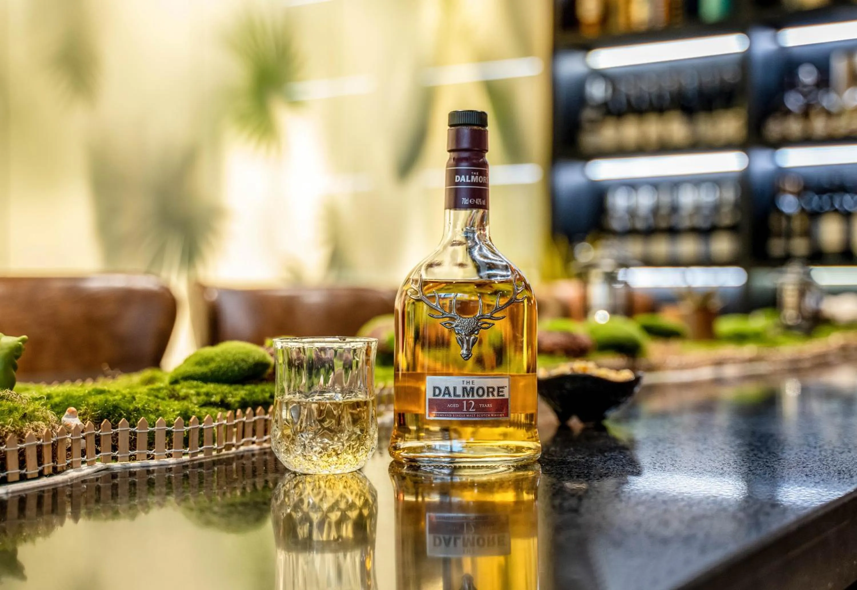 Lounge or bar in HeSu Hidden Art Hotel & Suites -Near Xi'an Drum Tower and Yongning Gate -Free Laundry Luggage Storage -Kitty Café with Freshly Ground Coffee -24H Front Desk -English Service -Exclusive Subsidies for Dumpling Banquet & Show