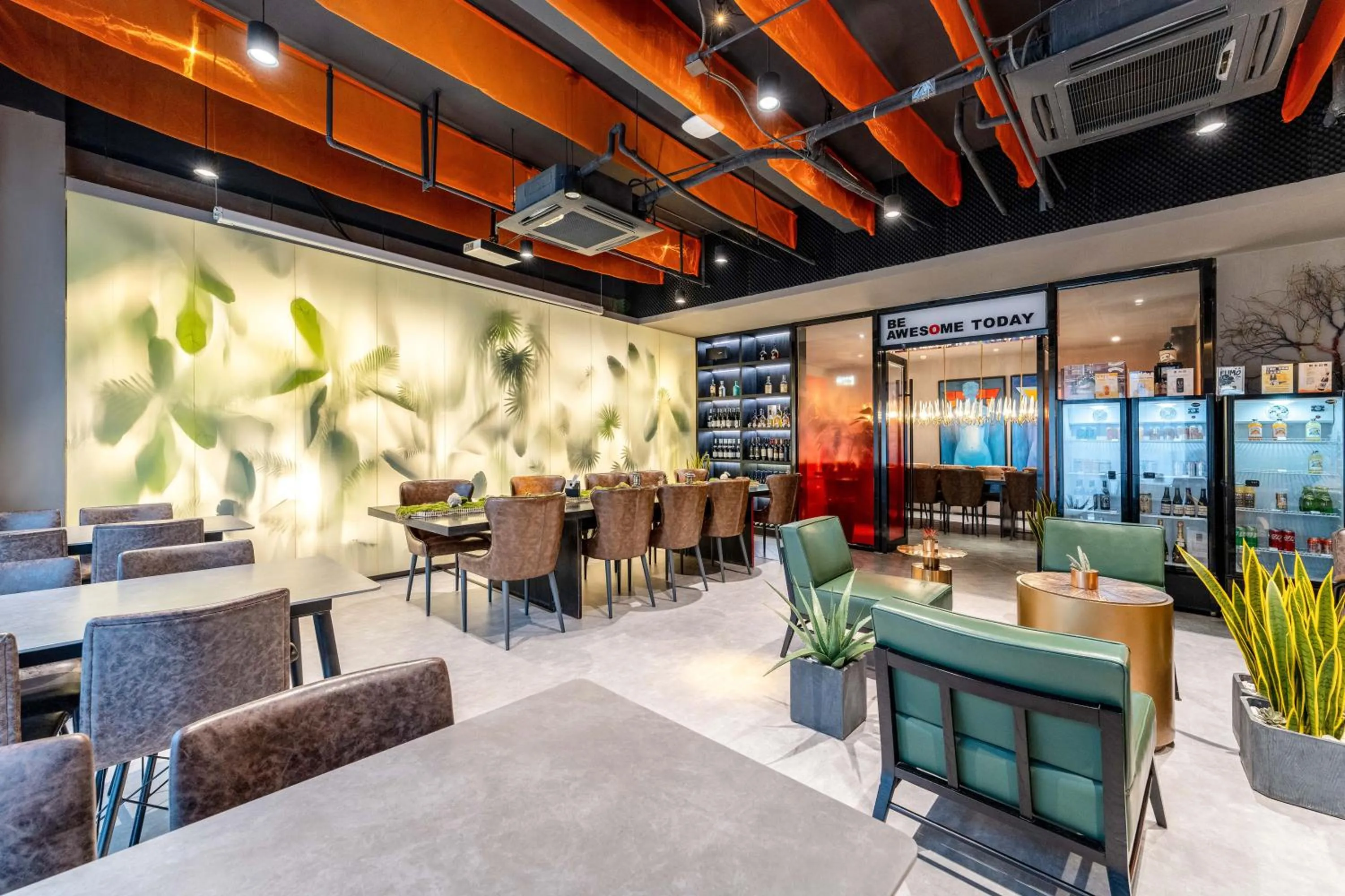 HeSu Hidden Art Hotel & Suites -Near Xi'an Drum Tower and Yongning Gate -Free Laundry Luggage Storage -Kitty Café with Freshly Ground Coffee -24H Front Desk -English Service -Exclusive Subsidies for Dumpling Banquet & Show
