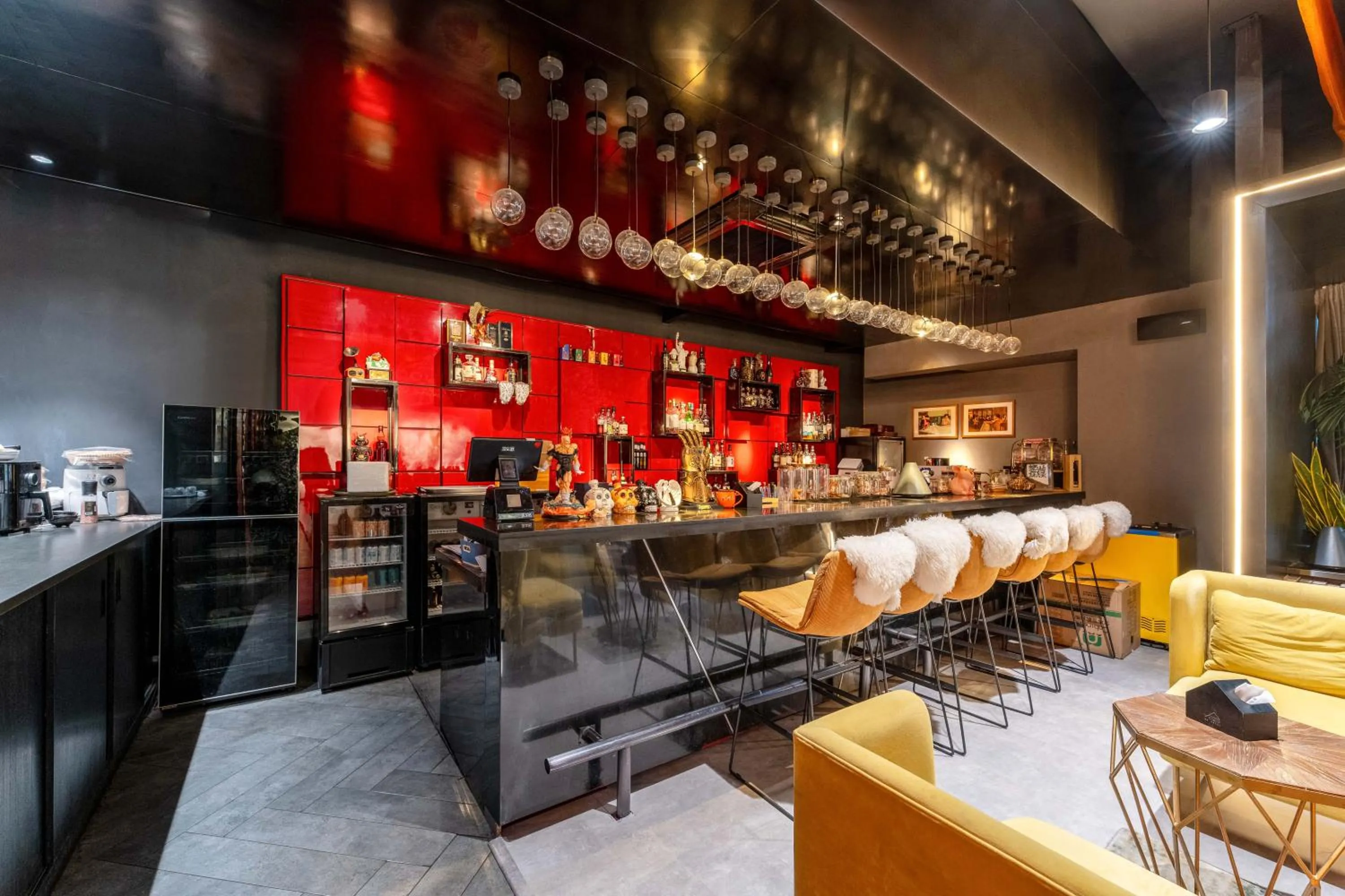 HeSu Hidden Art Hotel & Suites -Near Xi'an Drum Tower and Yongning Gate -Free Laundry Luggage Storage -Kitty Café with Freshly Ground Coffee -24H Front Desk -English Service -Exclusive Subsidies for Dumpling Banquet & Show