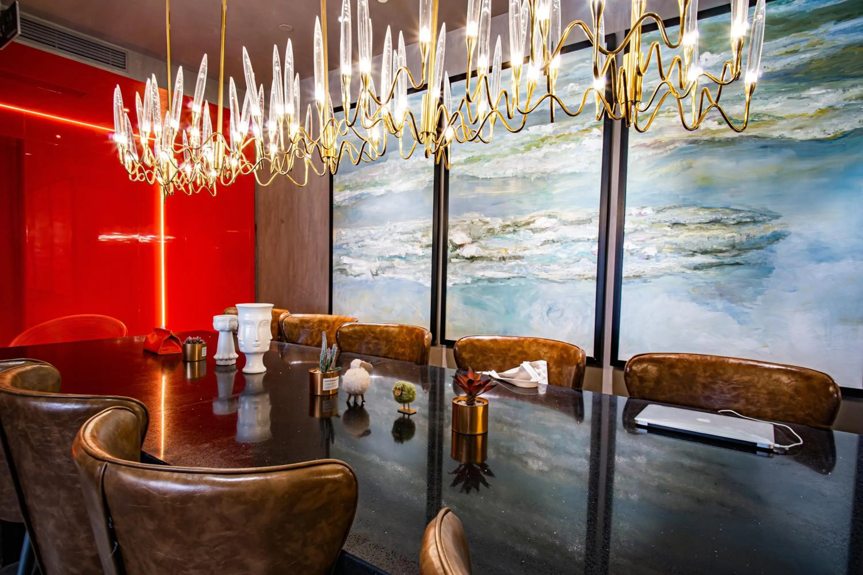 HeSu Hidden Art Hotel & Suites -Near Xi'an Drum Tower and Yongning Gate -Free Laundry Luggage Storage -Kitty Café with Freshly Ground Coffee -24H Front Desk -English Service -Exclusive Subsidies for Dumpling Banquet & Show