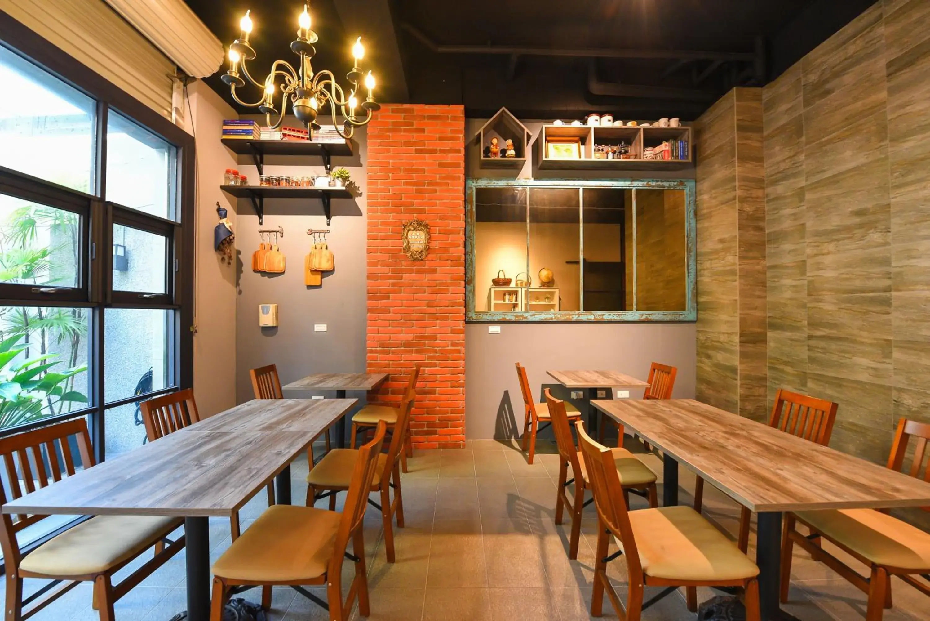 Restaurant/places to eat in 108 House Inn Restaurant/places to eat in 108 House Inn