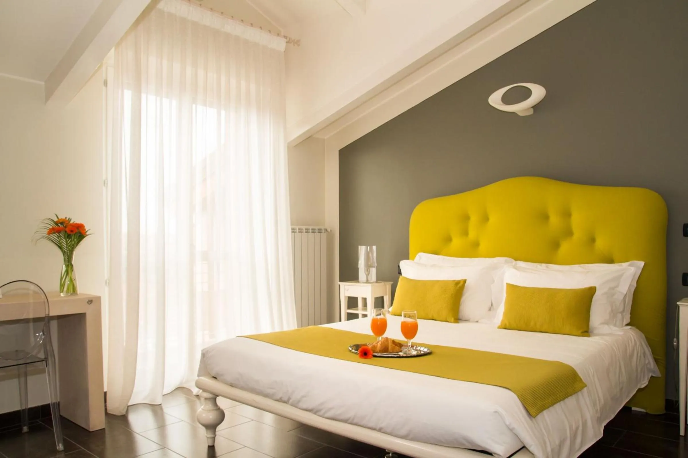 Shower, Bed in Pepe's Home B&B