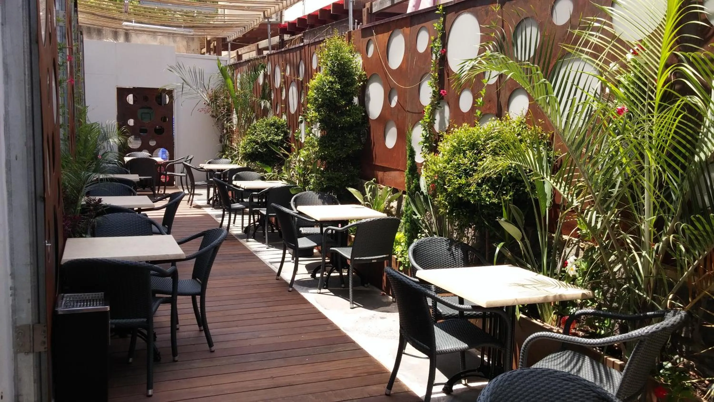 Restaurant/places to eat in Astoria Galilee Hotel