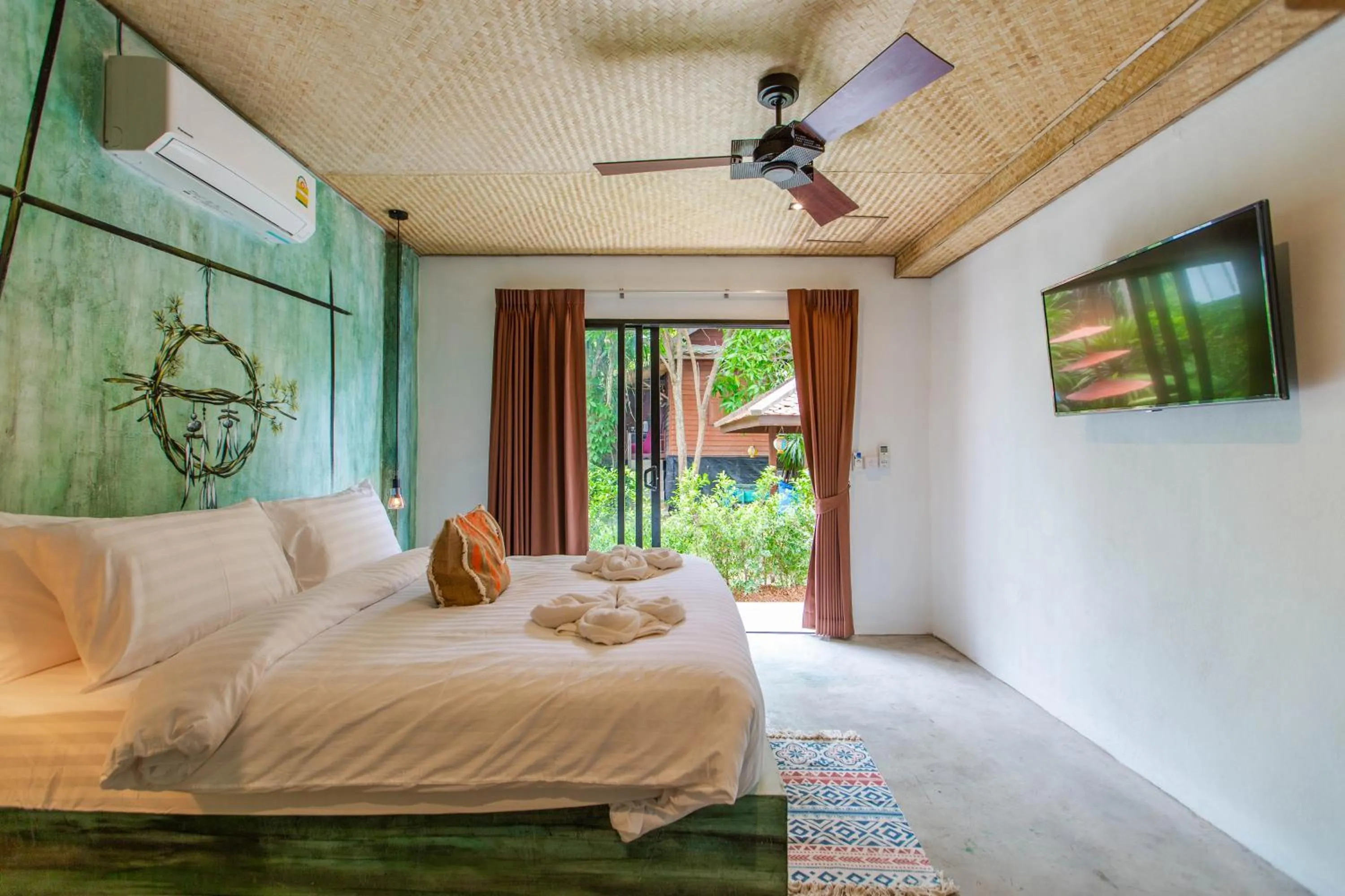 Bed in Dreamcatcher Boutique Hotel