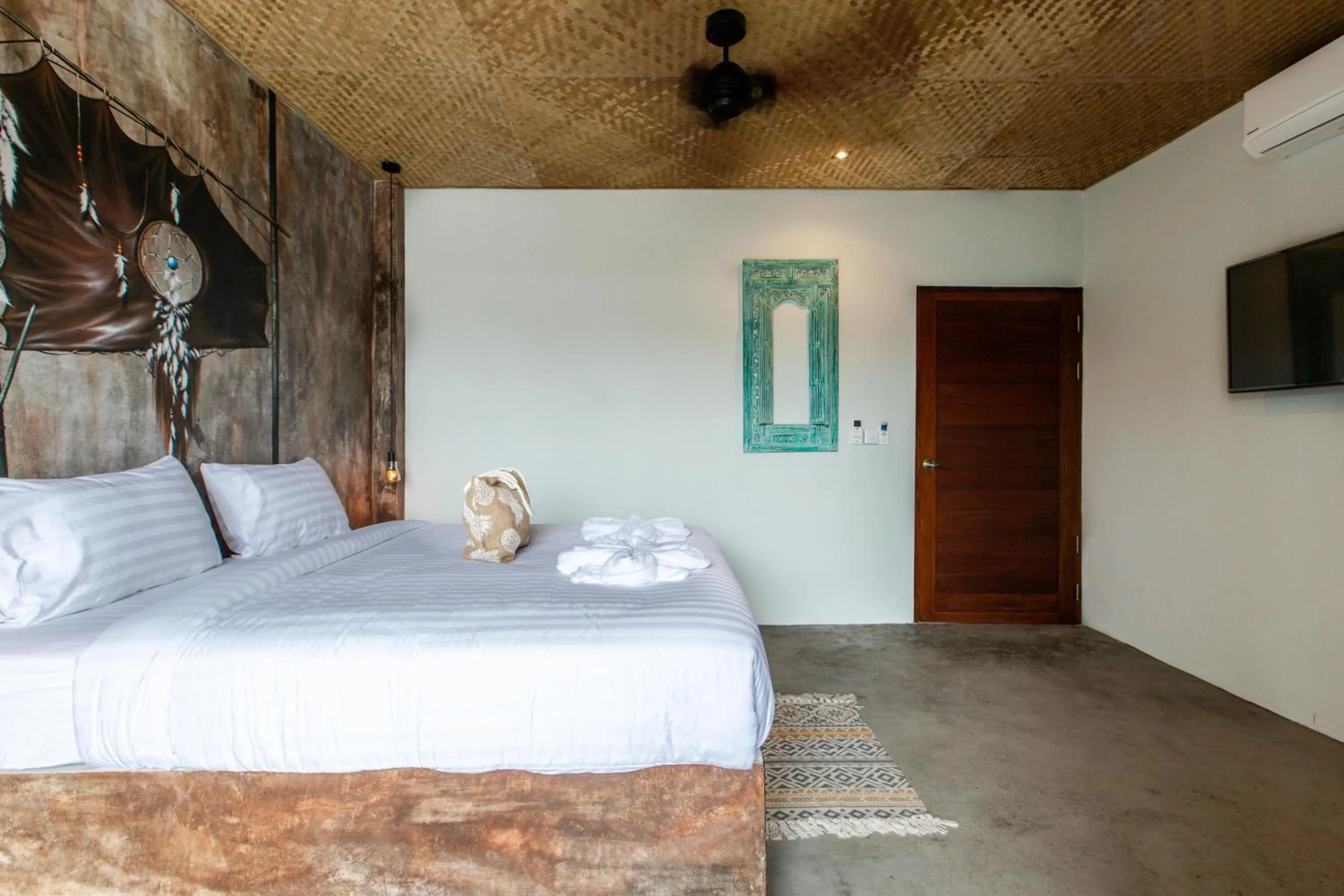 Bed in Dreamcatcher Boutique Hotel