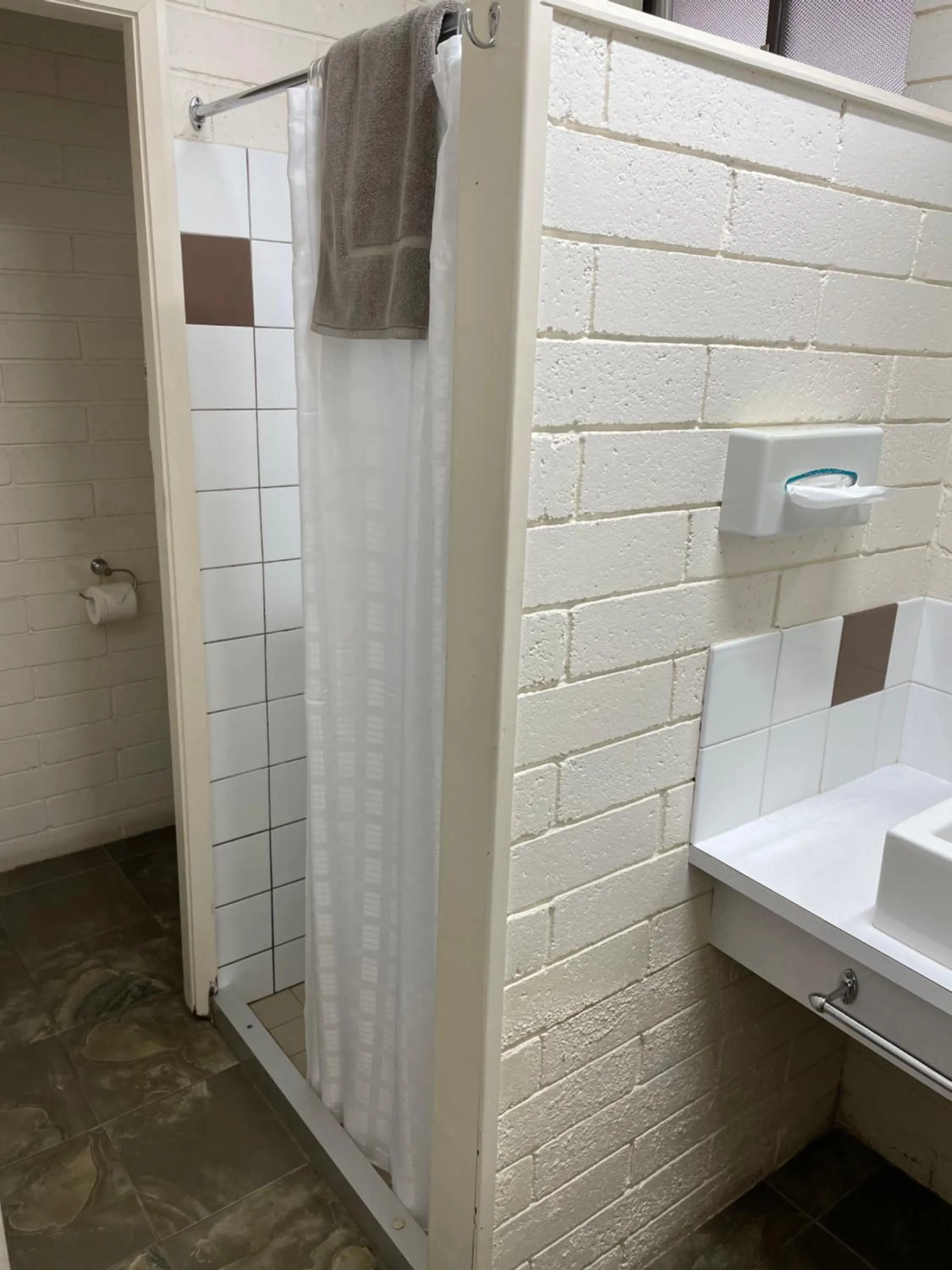 Shower in Central Highlands Motor Inn