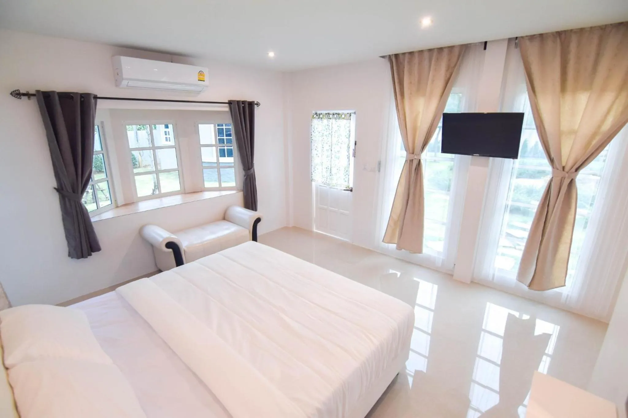 Bed in Je t'aime cafe & villa