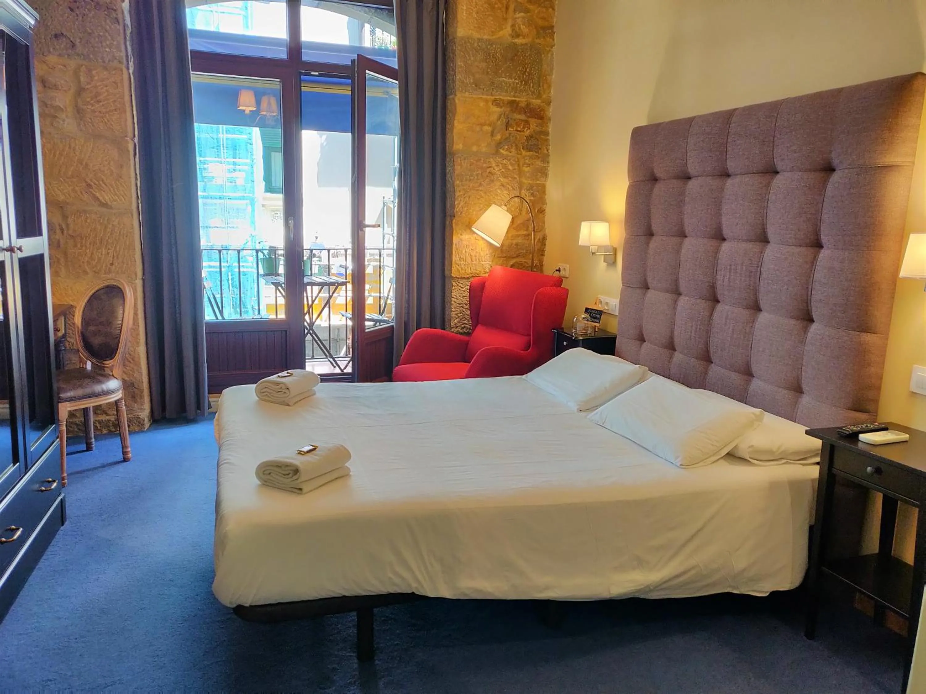 Photo of the whole room, Bed in Iturrienea Ostatua