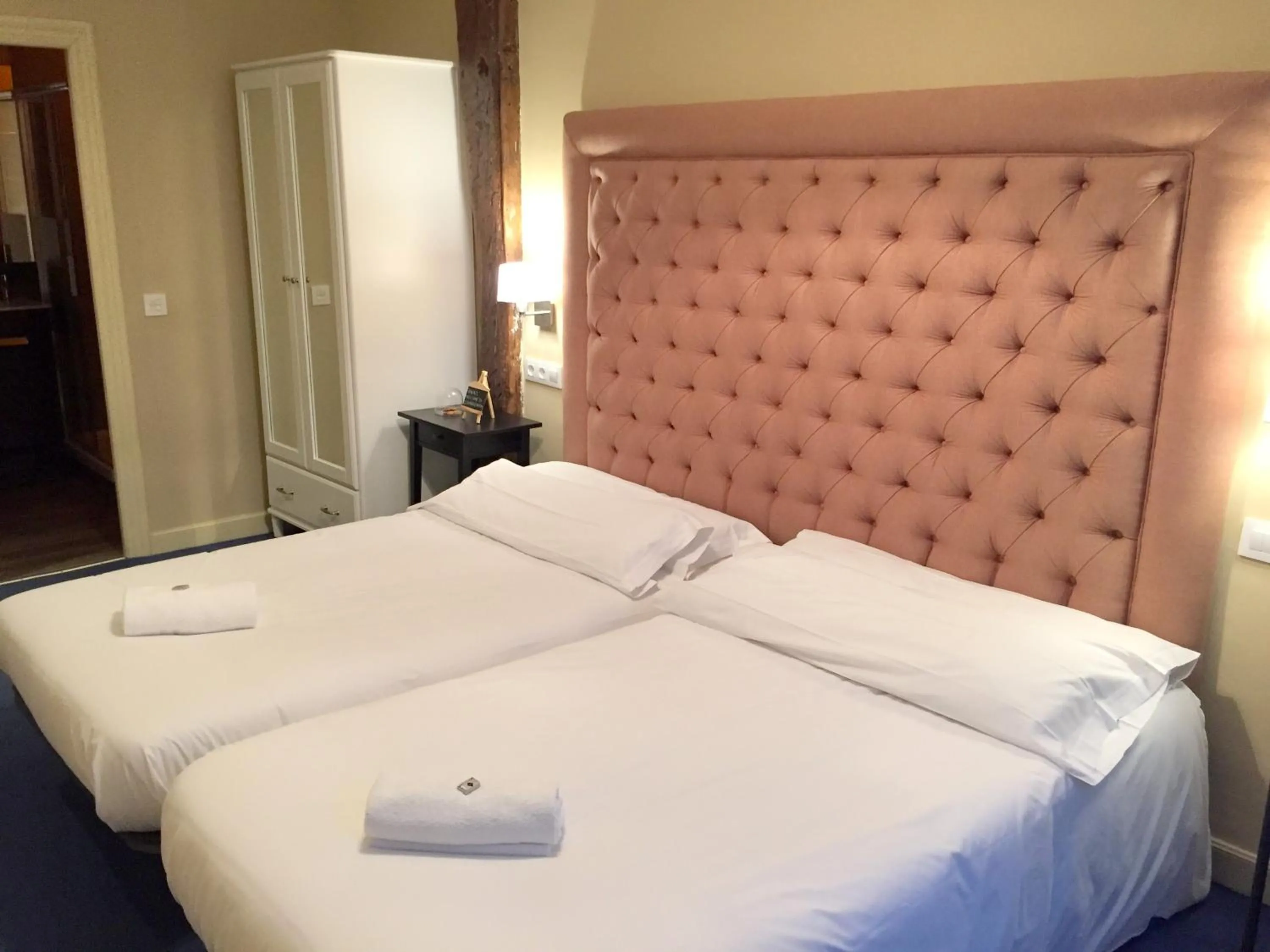 Bathroom, Bed in Iturrienea Ostatua