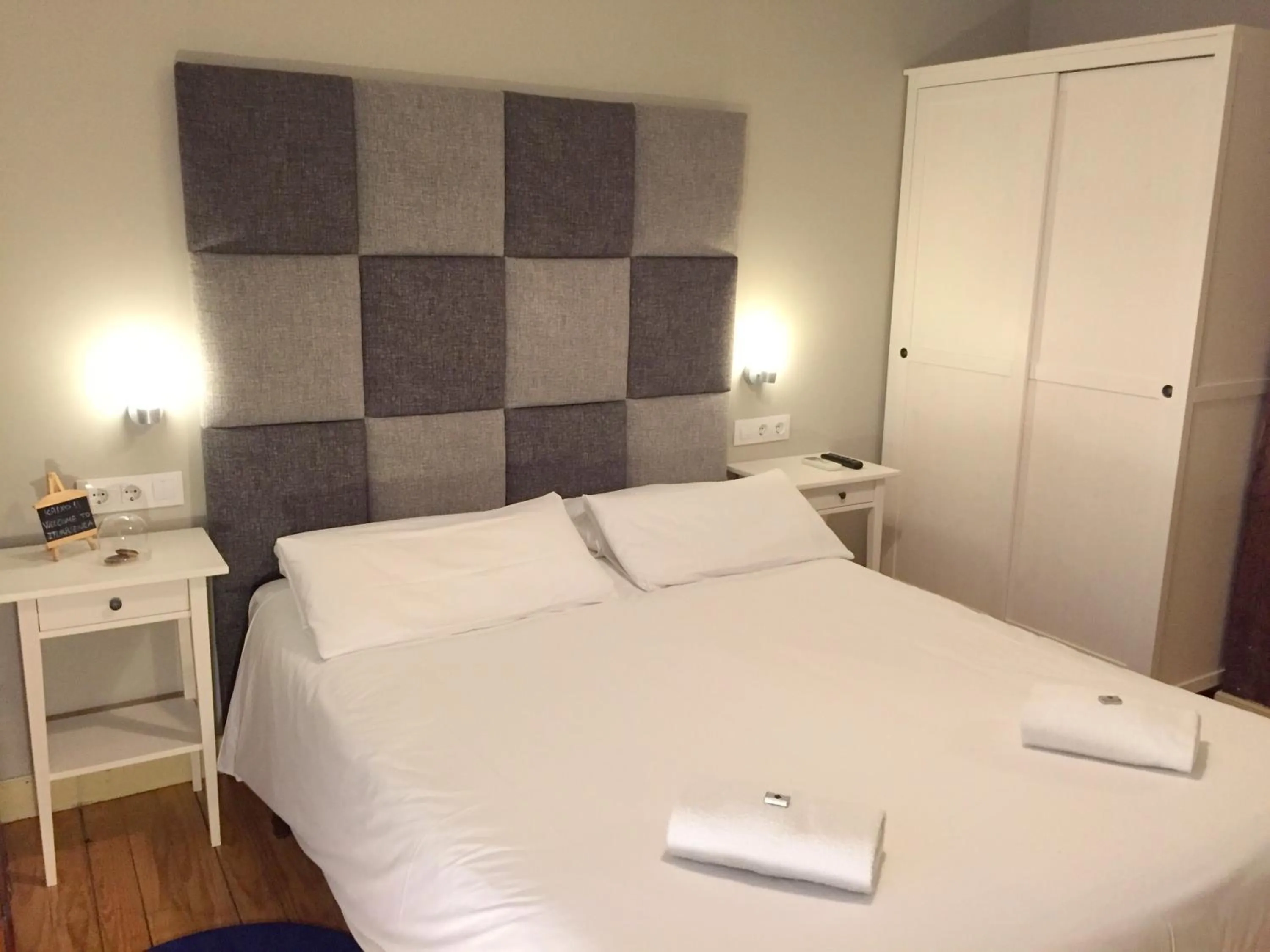 Photo of the whole room, Bed in Iturrienea Ostatua