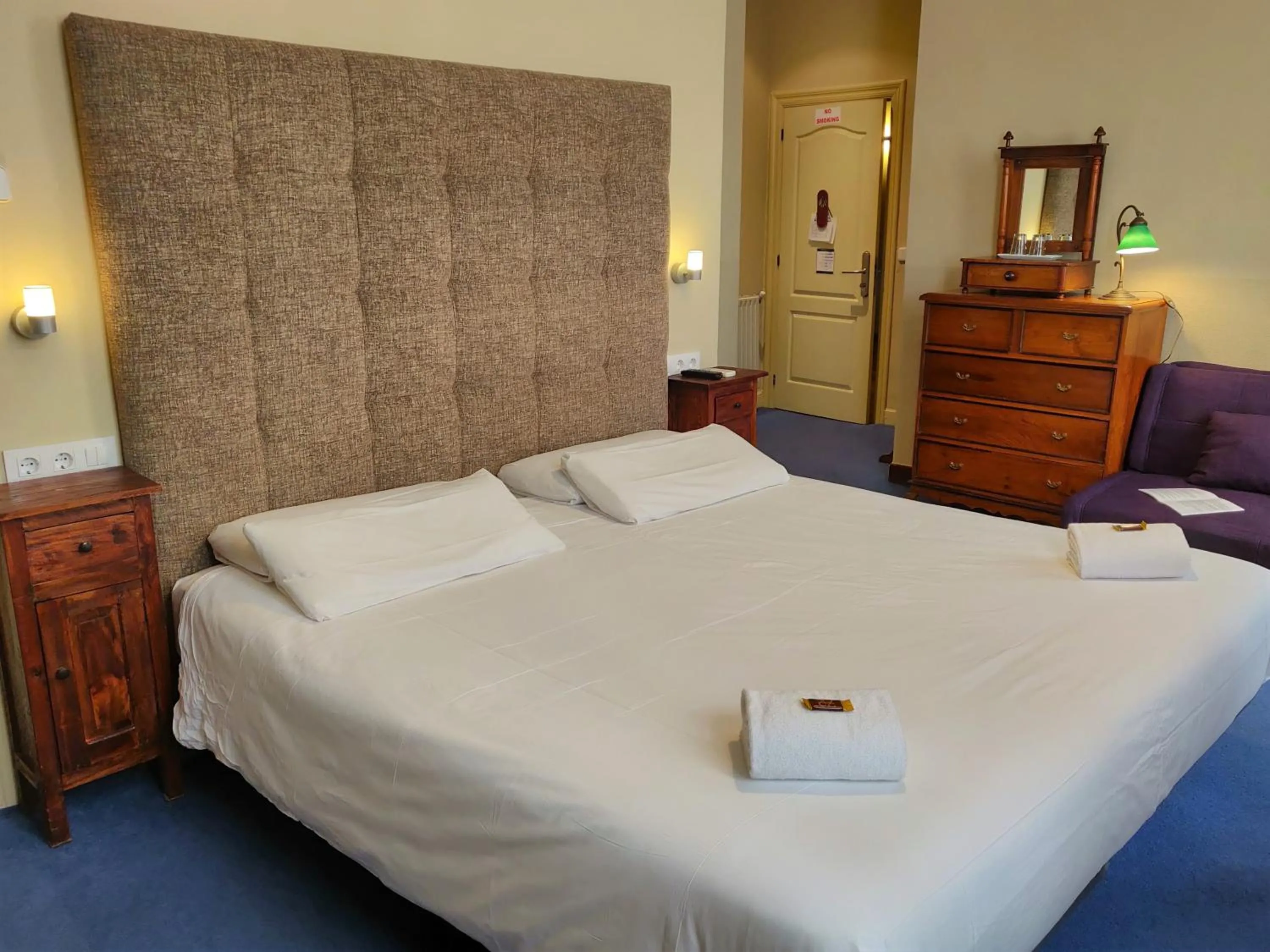 Photo of the whole room, Bed in Iturrienea Ostatua