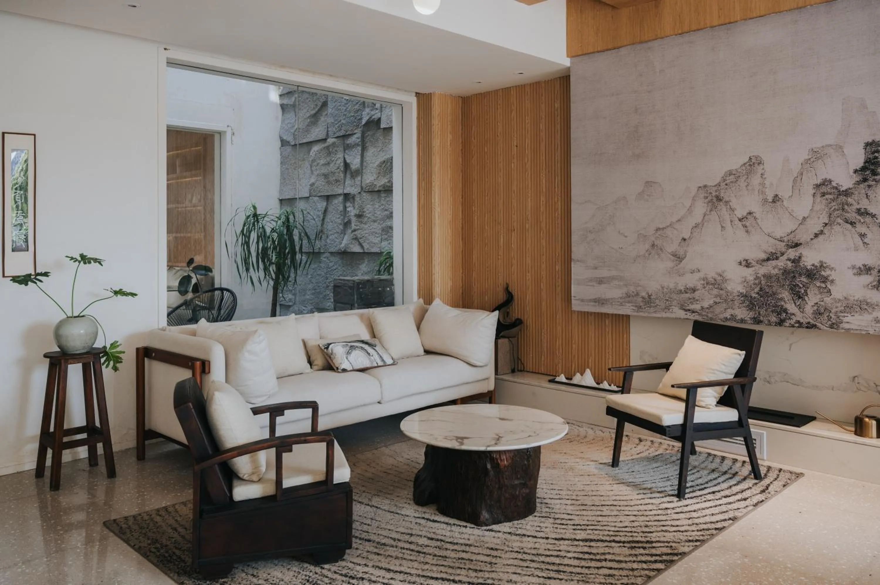 Living room in Guilin Bonjour Boutique Hotel- Free pick up service over 3 nights