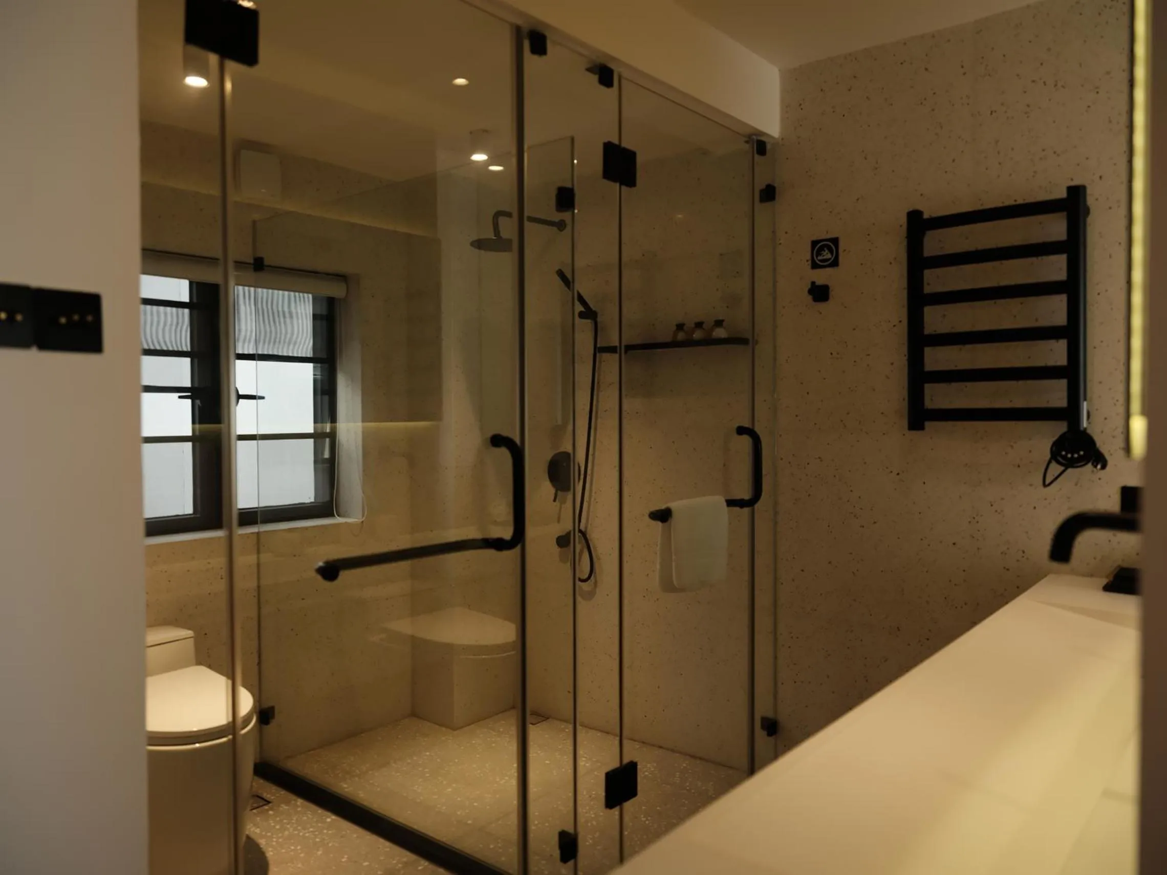 Shower in Guilin Bonjour Boutique Hotel- Free pick up service over 3 nights
