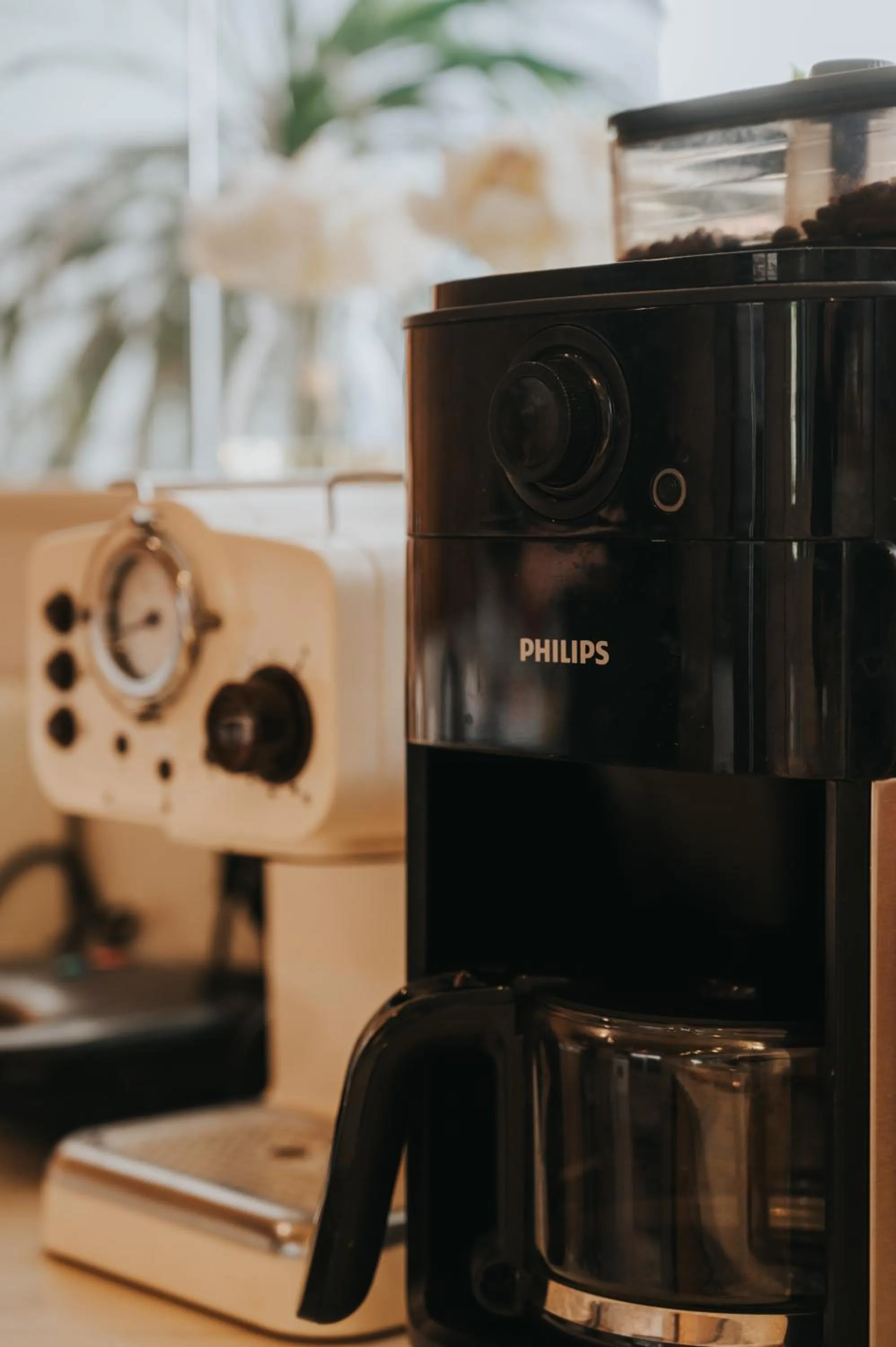 Coffee/tea facilities in Guilin Bonjour Boutique Hotel- Free pick up service over 3 nights