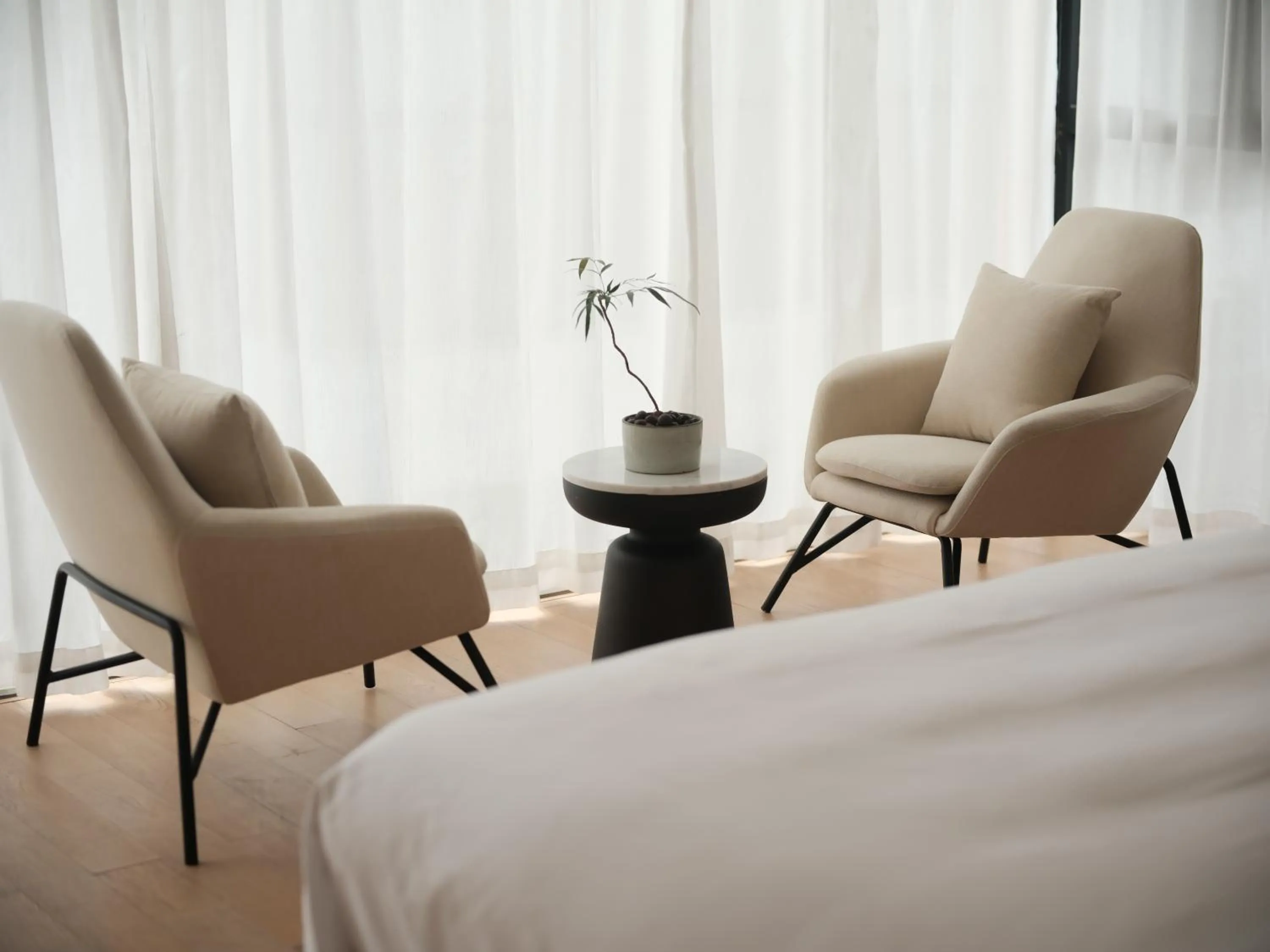 Property building, Bed in Guilin Bonjour Boutique Hotel- Free pick up service over 3 nights