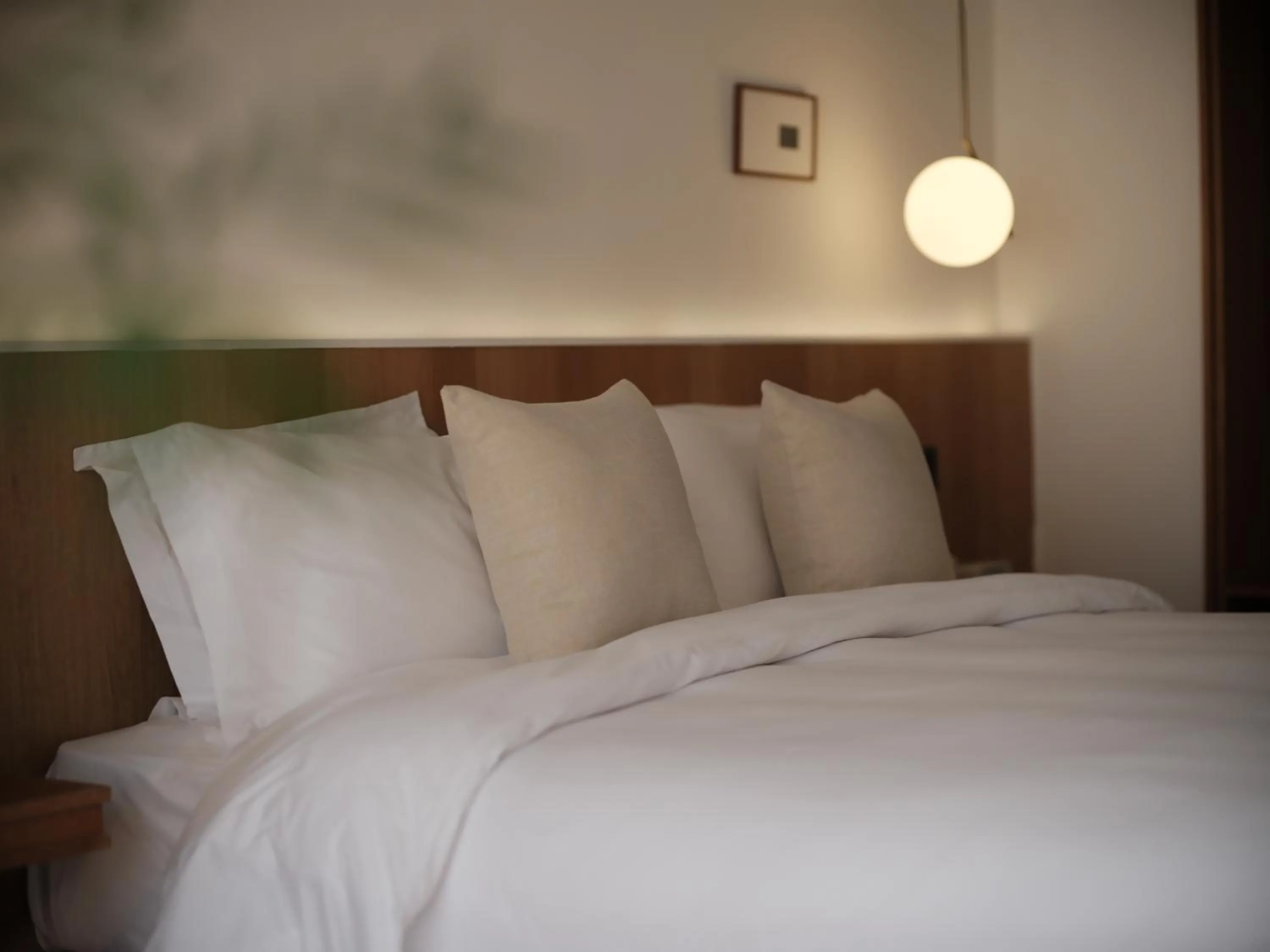 Property building, Bed in Guilin Bonjour Boutique Hotel- Free pick up service over 3 nights