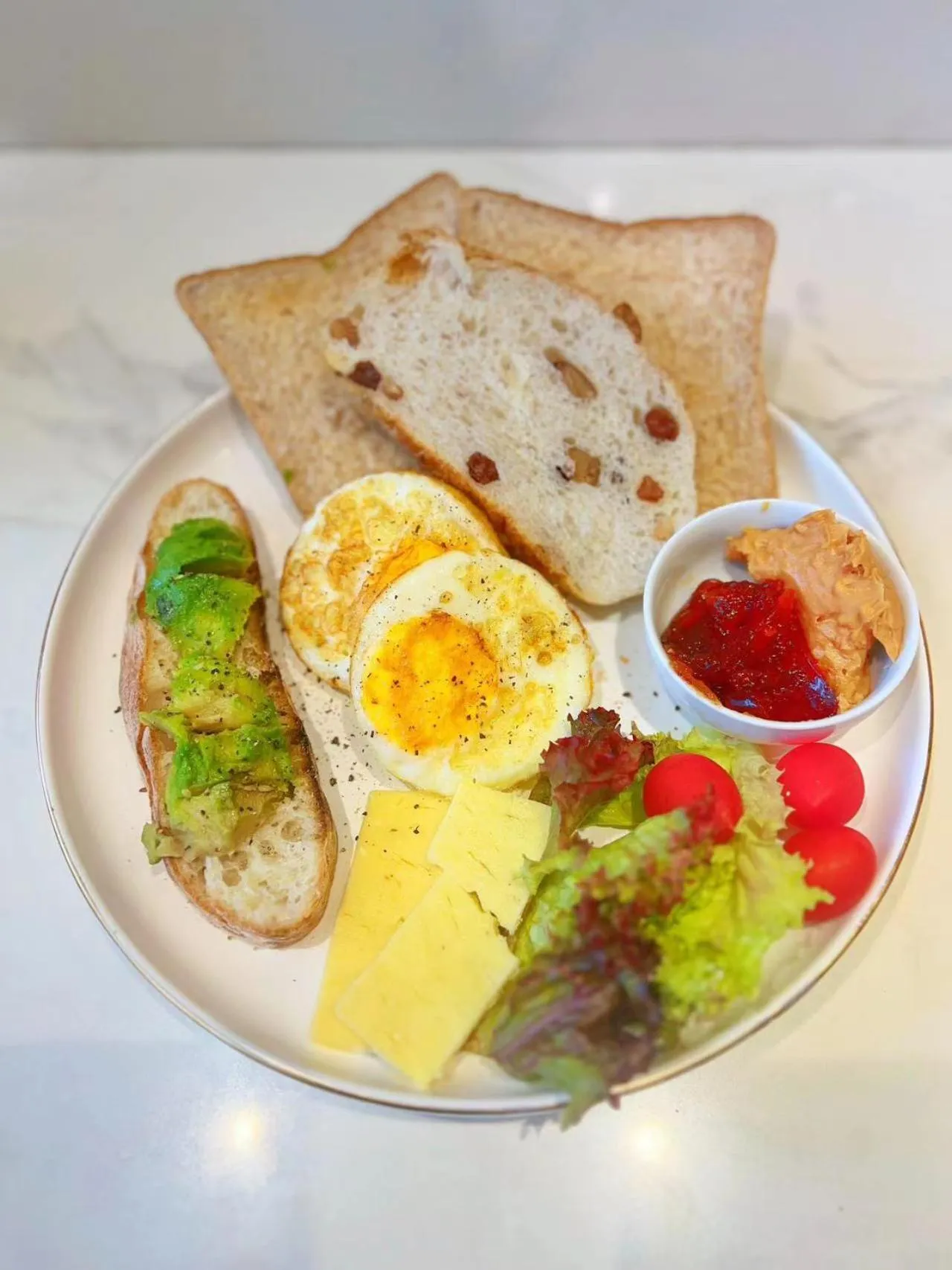 Breakfast in Guilin Bonjour Boutique Hotel- Free pick up service over 3 nights