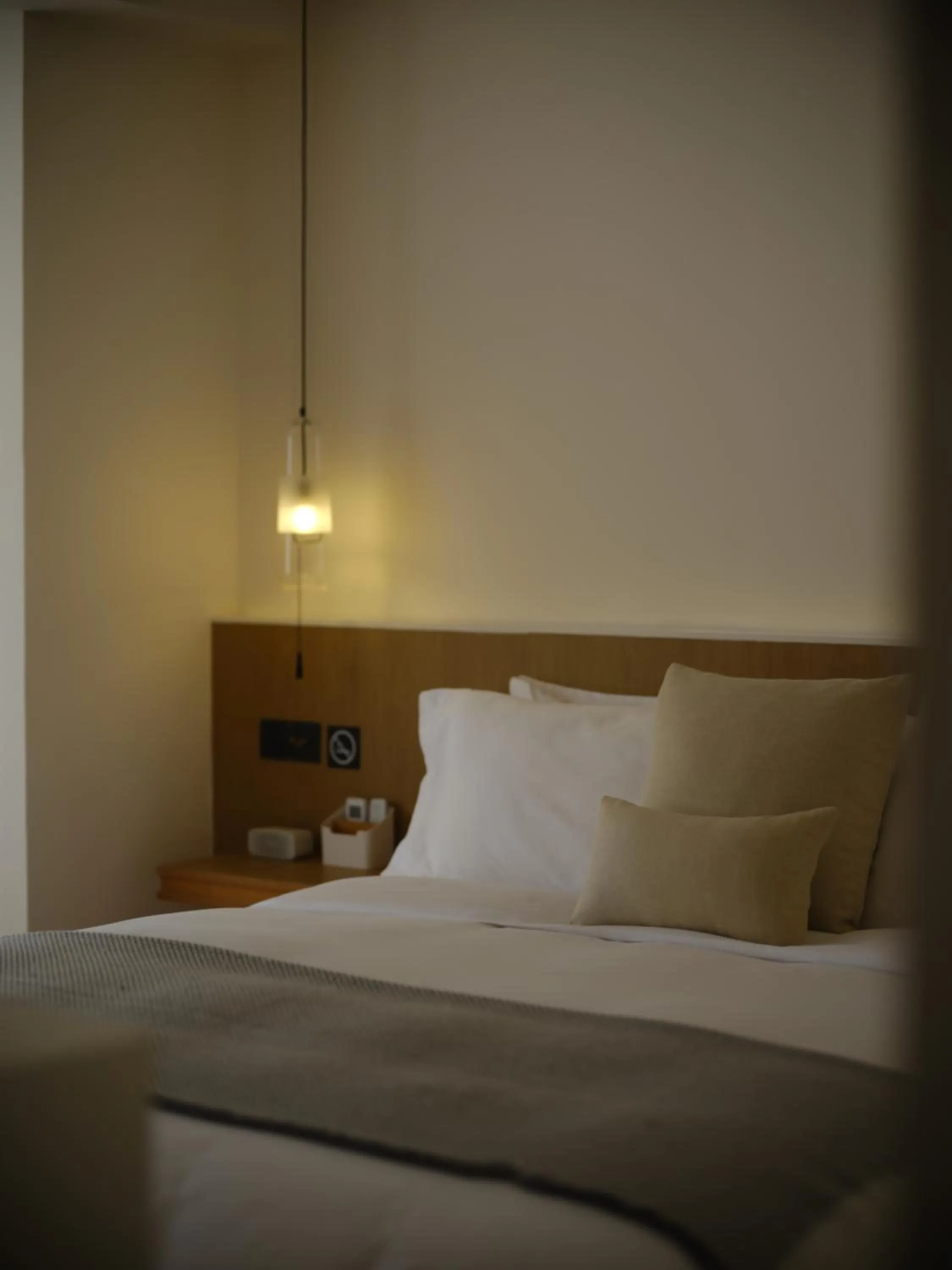 Property building, Bed in Guilin Bonjour Boutique Hotel- Free pick up service over 3 nights