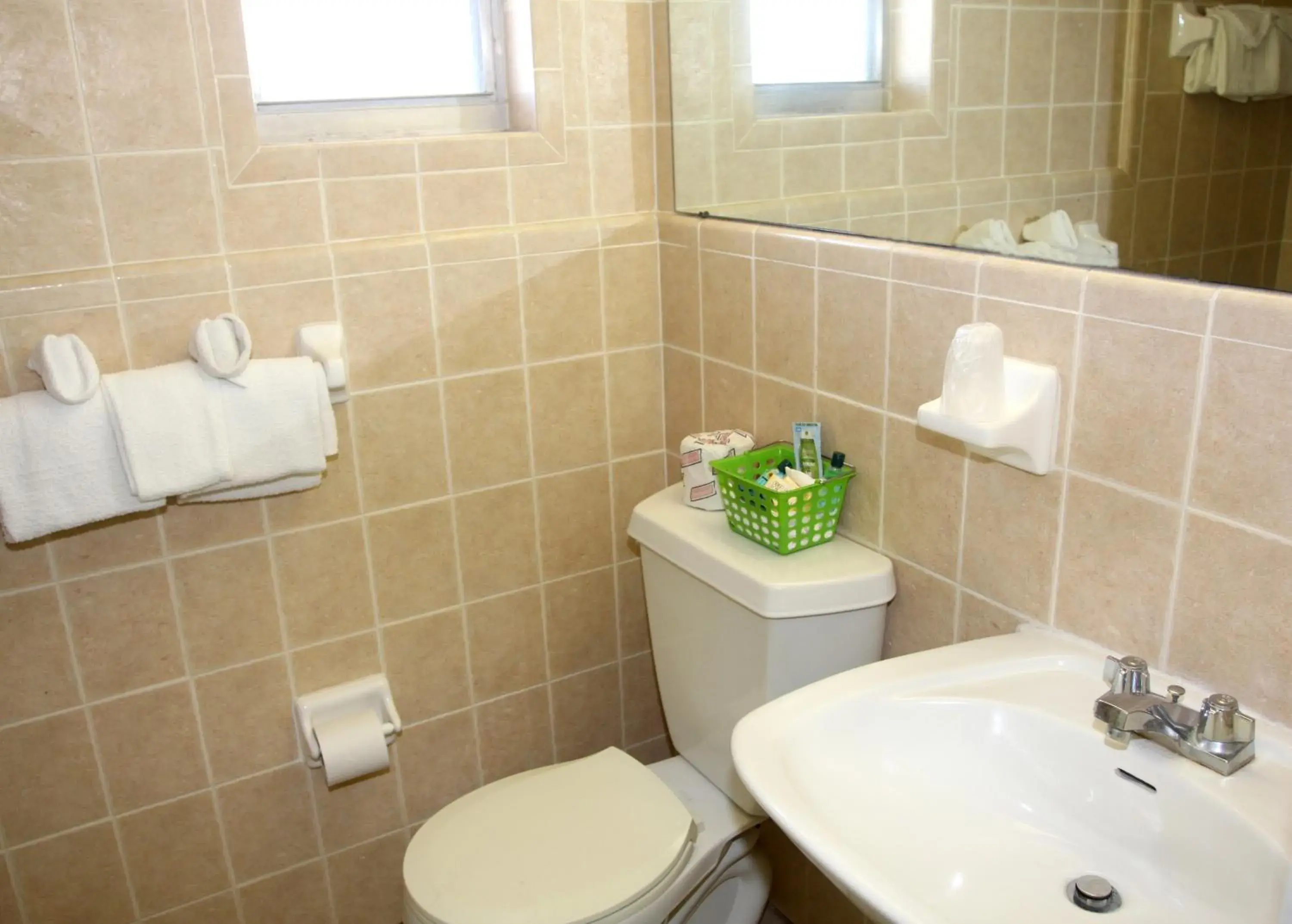 Bathroom in Makai Beach Lodge