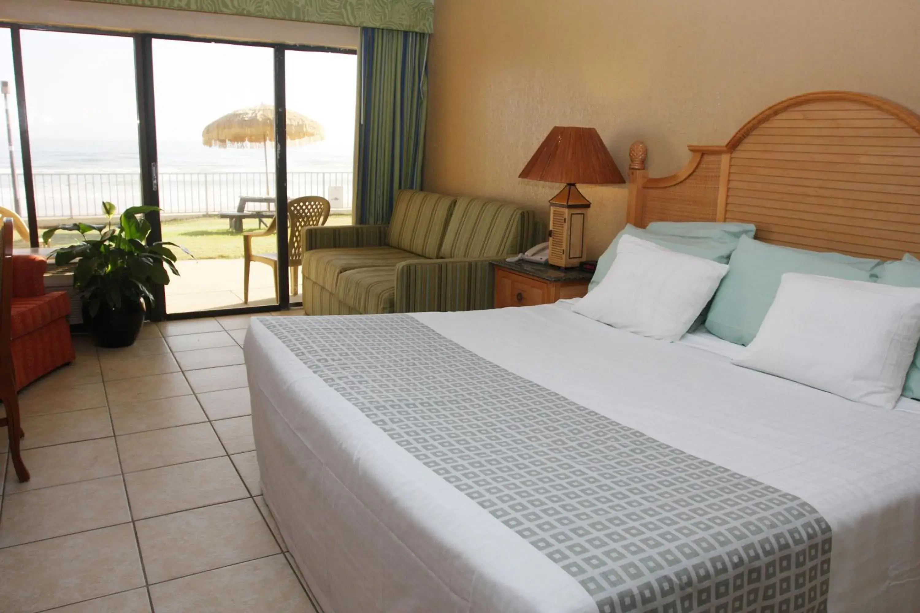 Photo of the whole room, Bed in Makai Beach Lodge