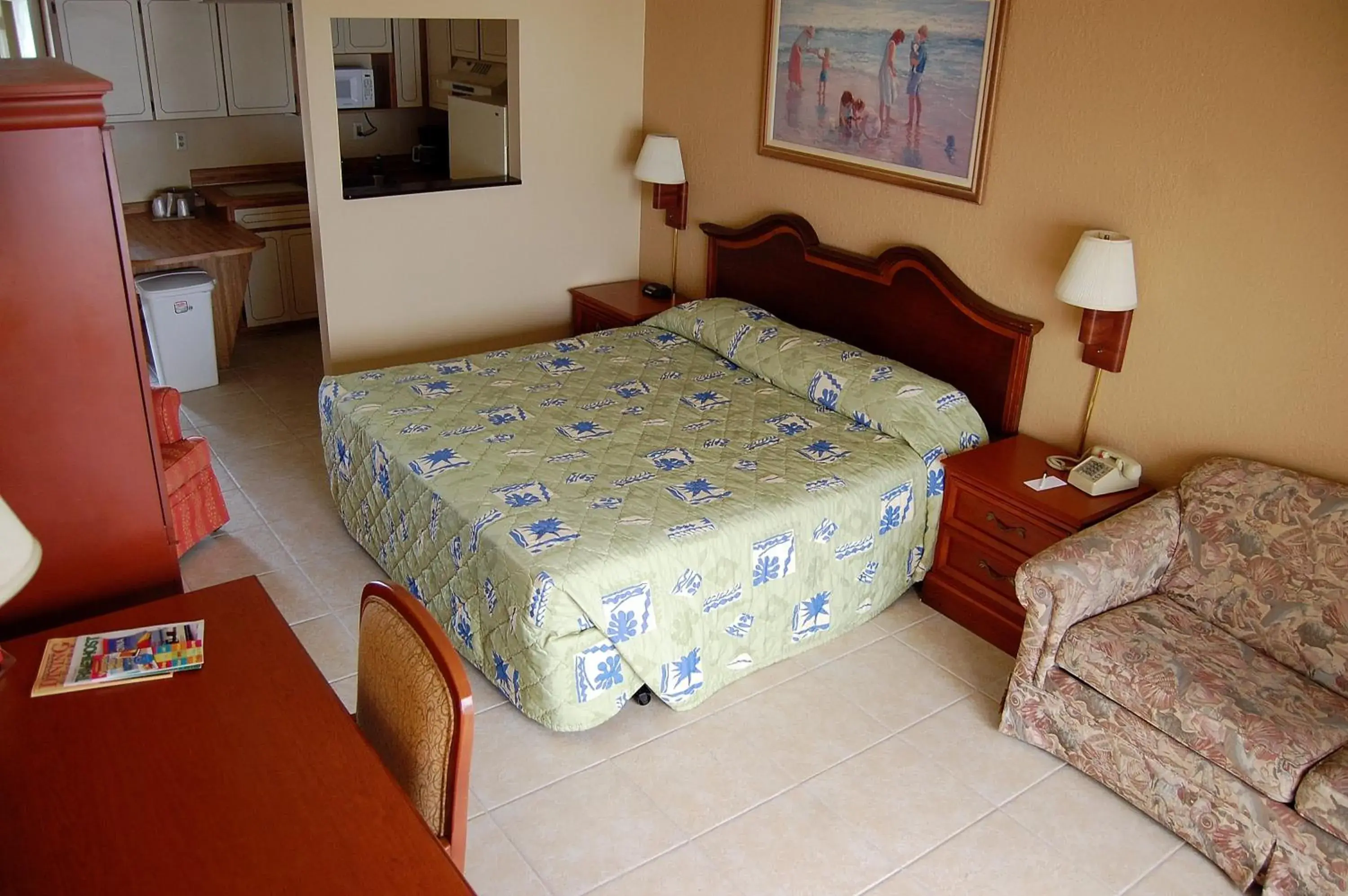 Photo of the whole room, Bed in Makai Beach Lodge