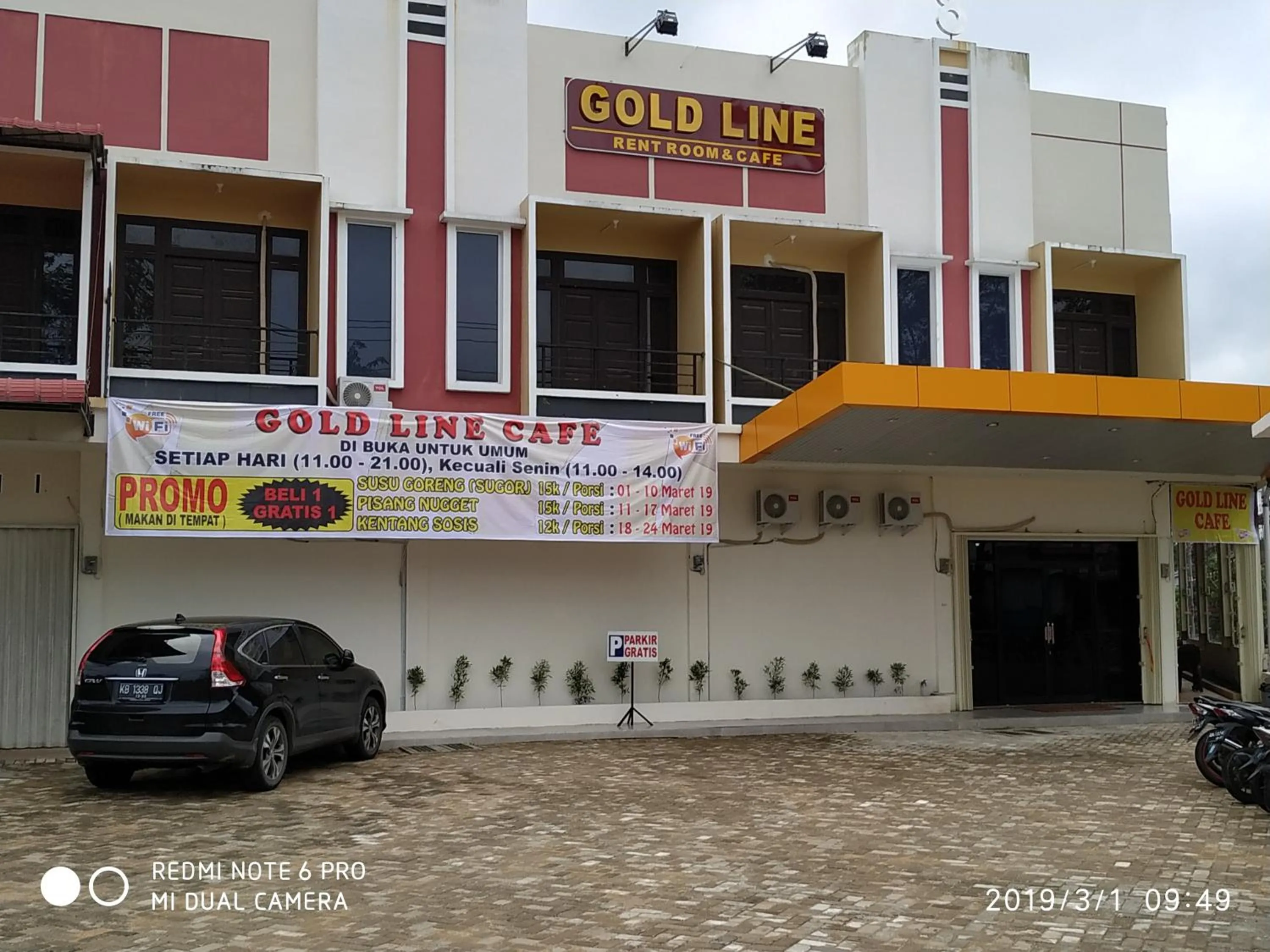 Facade/entrance in Gold Line Guest House