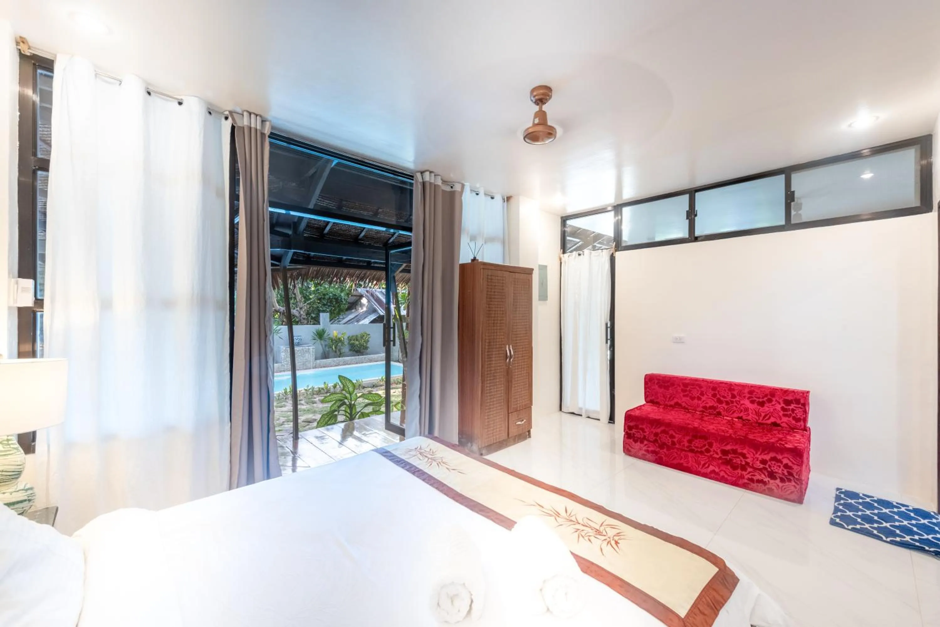 Bed in Casa Bianca Siargao