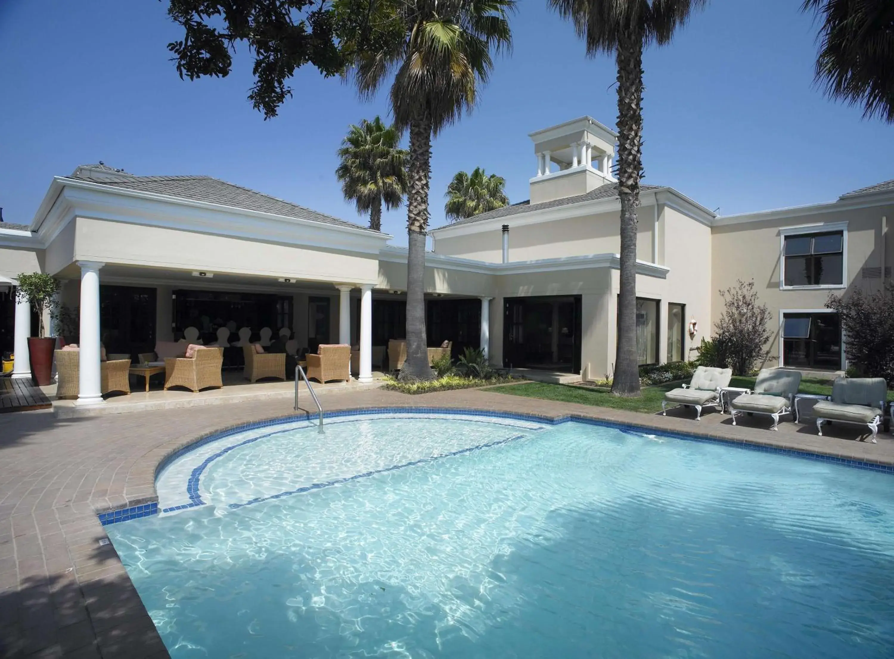 Property building in Southern Sun Katherine Street Property building in Southern Sun Katherine Street