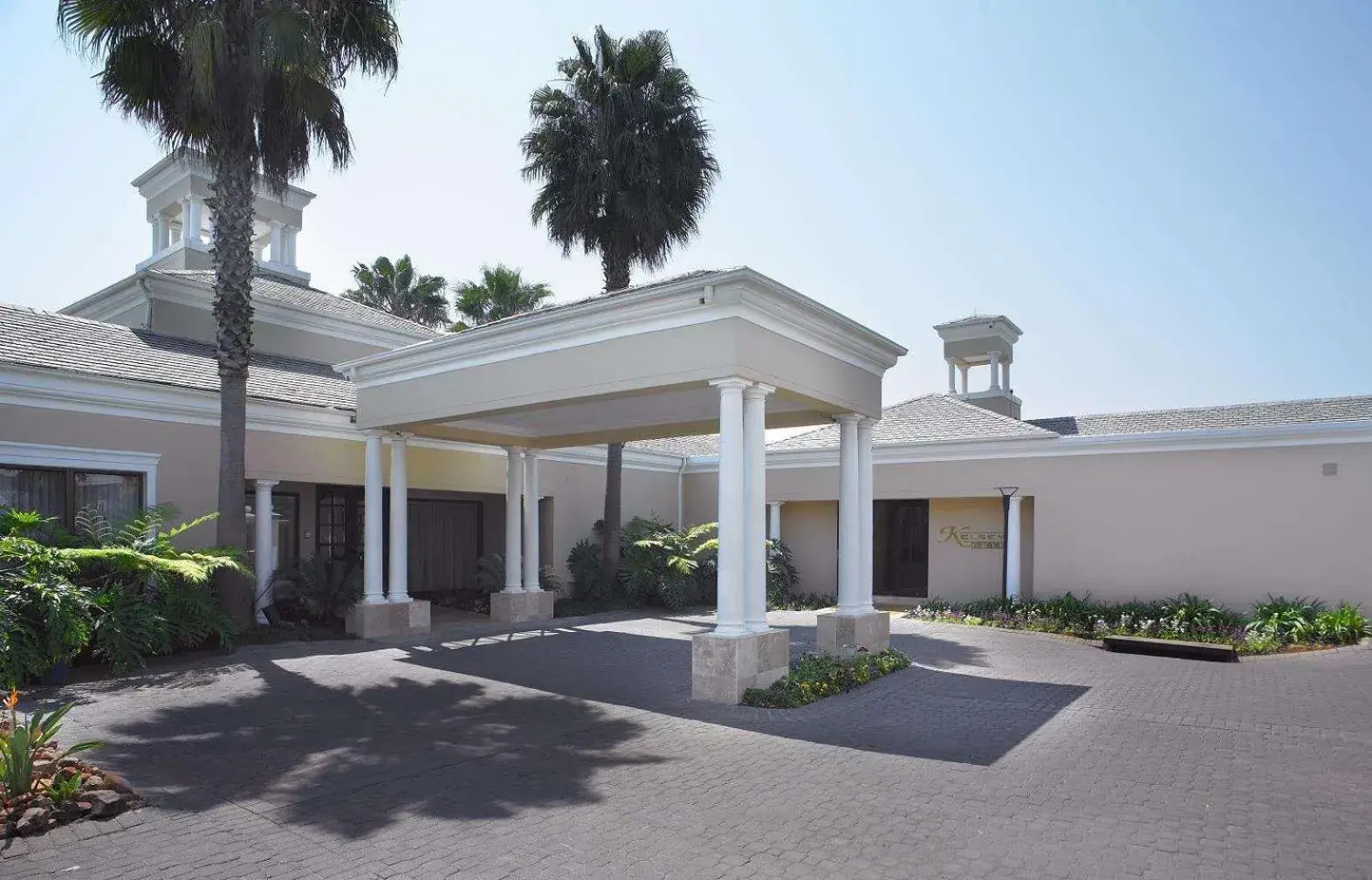 Property building in Southern Sun Katherine Street Property building in Southern Sun Katherine Street