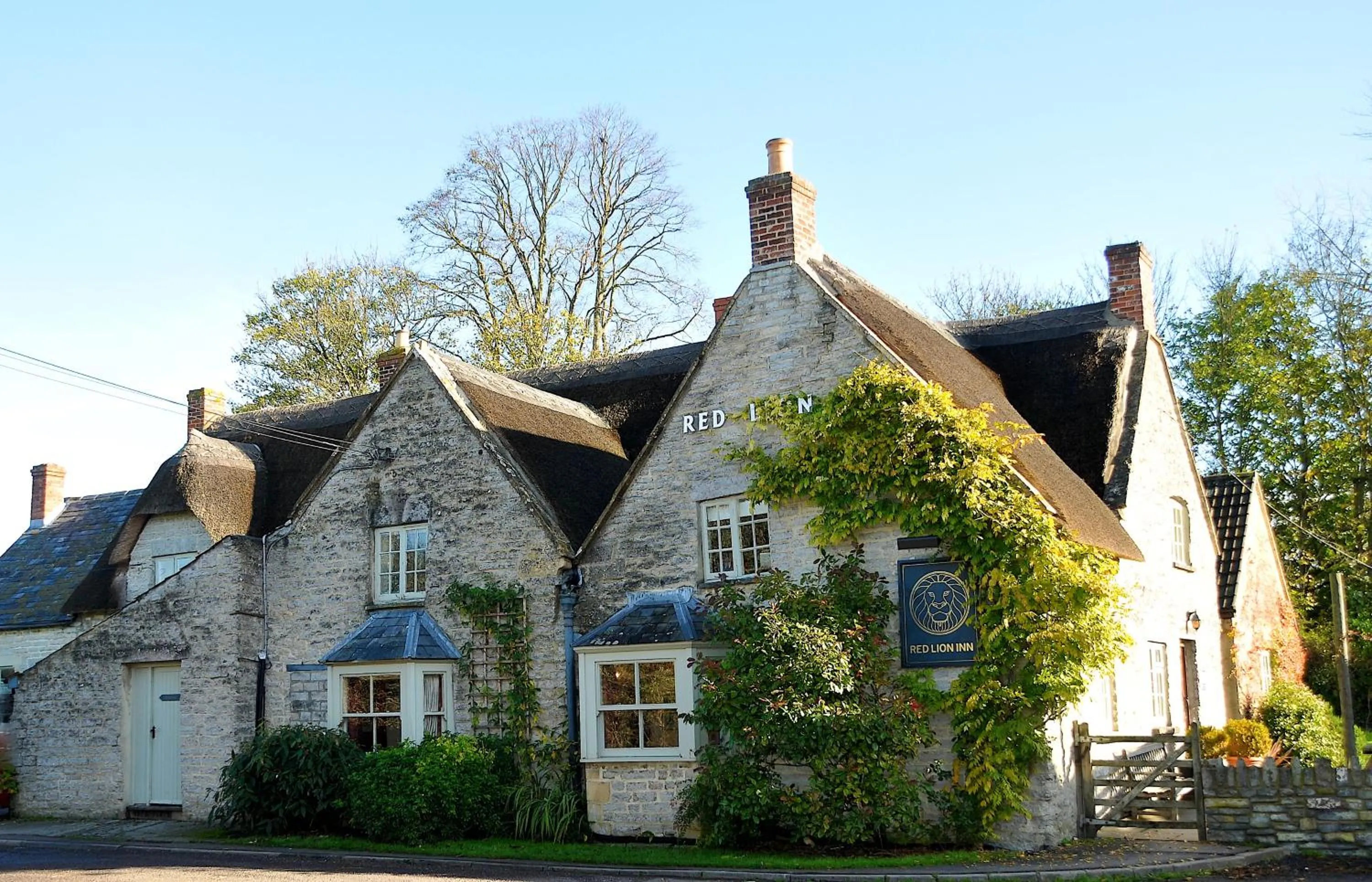 Facade/entrance in The Red Lion Inn