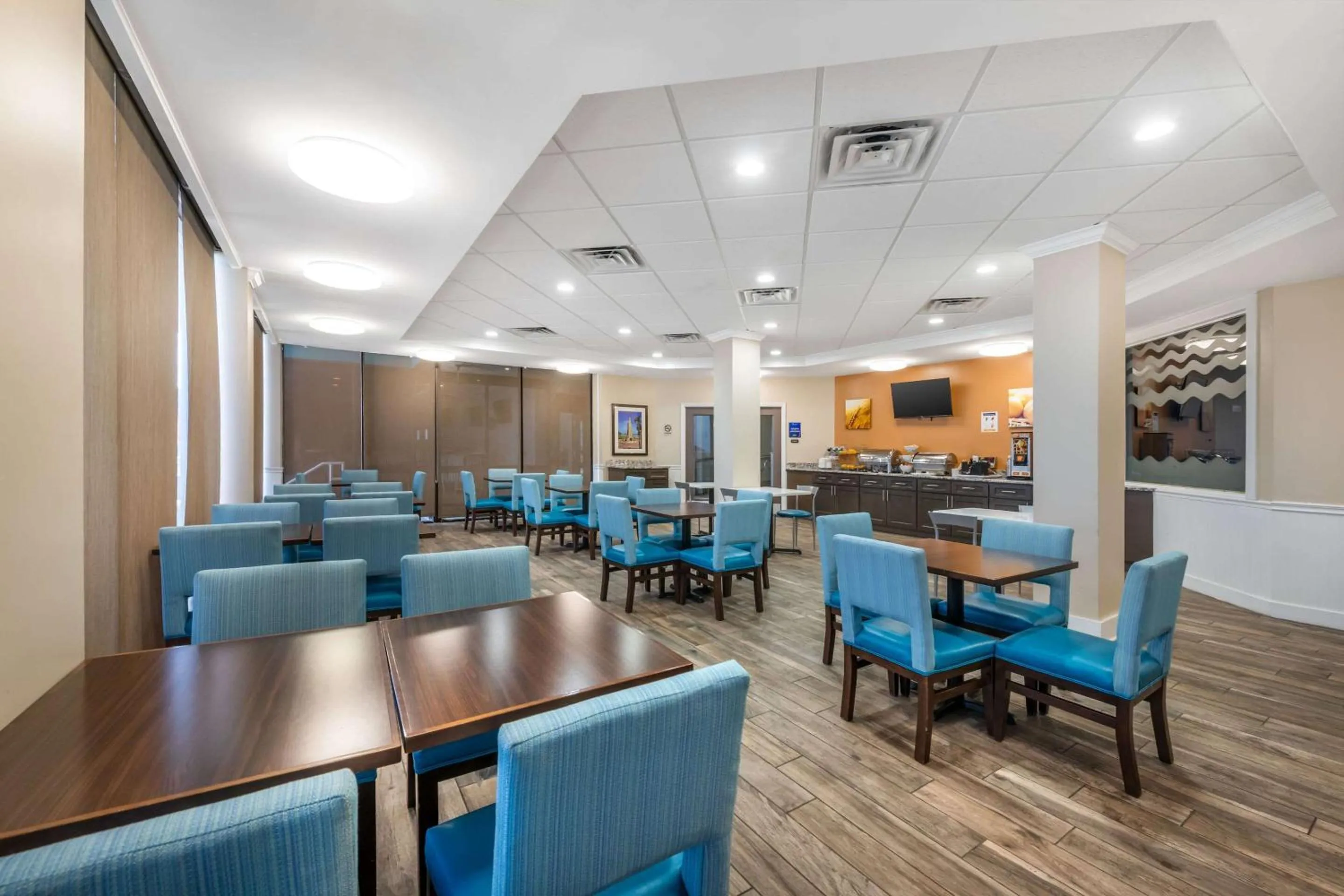 Breakfast in Comfort Inn & Suites Daytona Beach Oceanfront