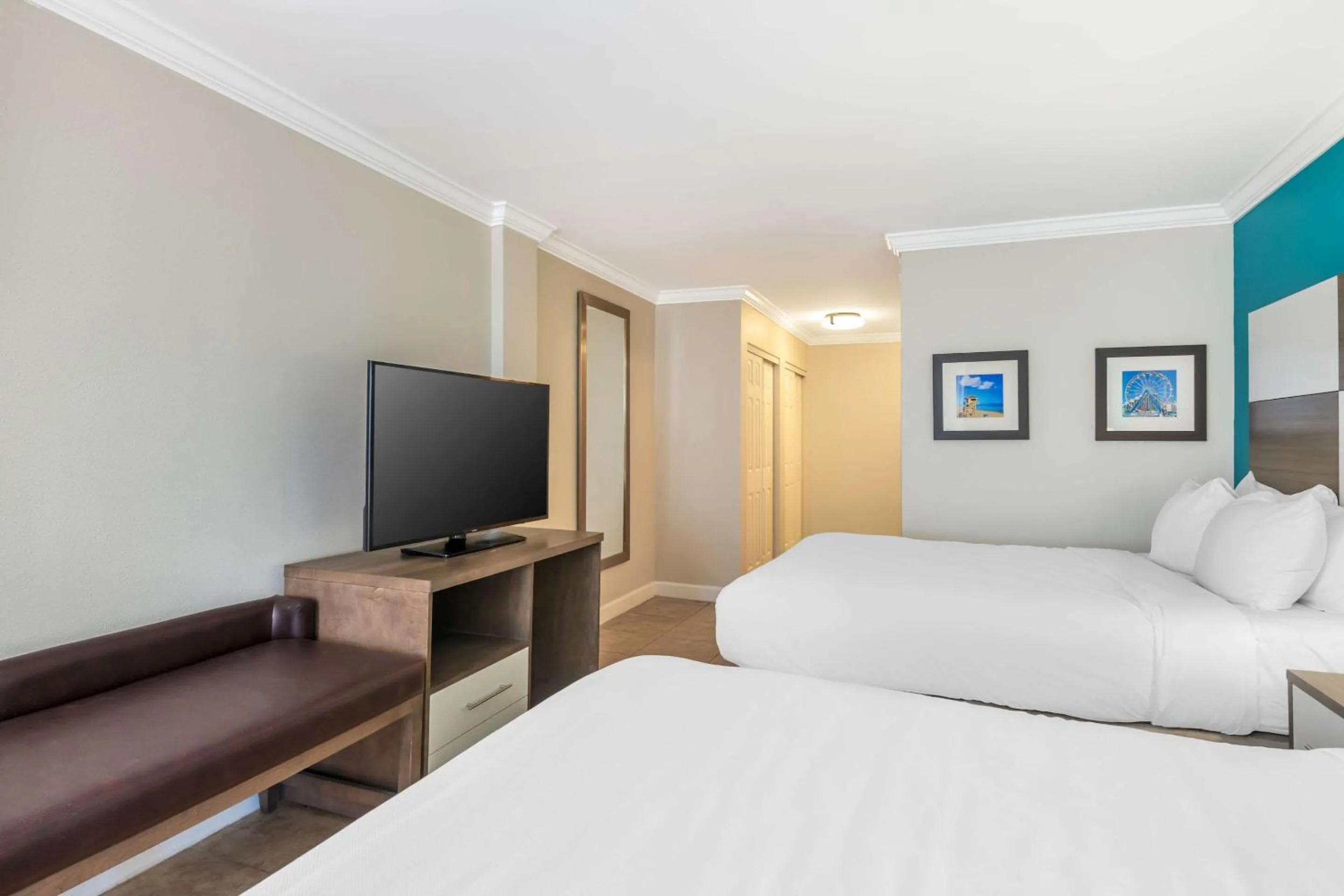 Bedroom, Bed in Comfort Inn & Suites Daytona Beach Oceanfront