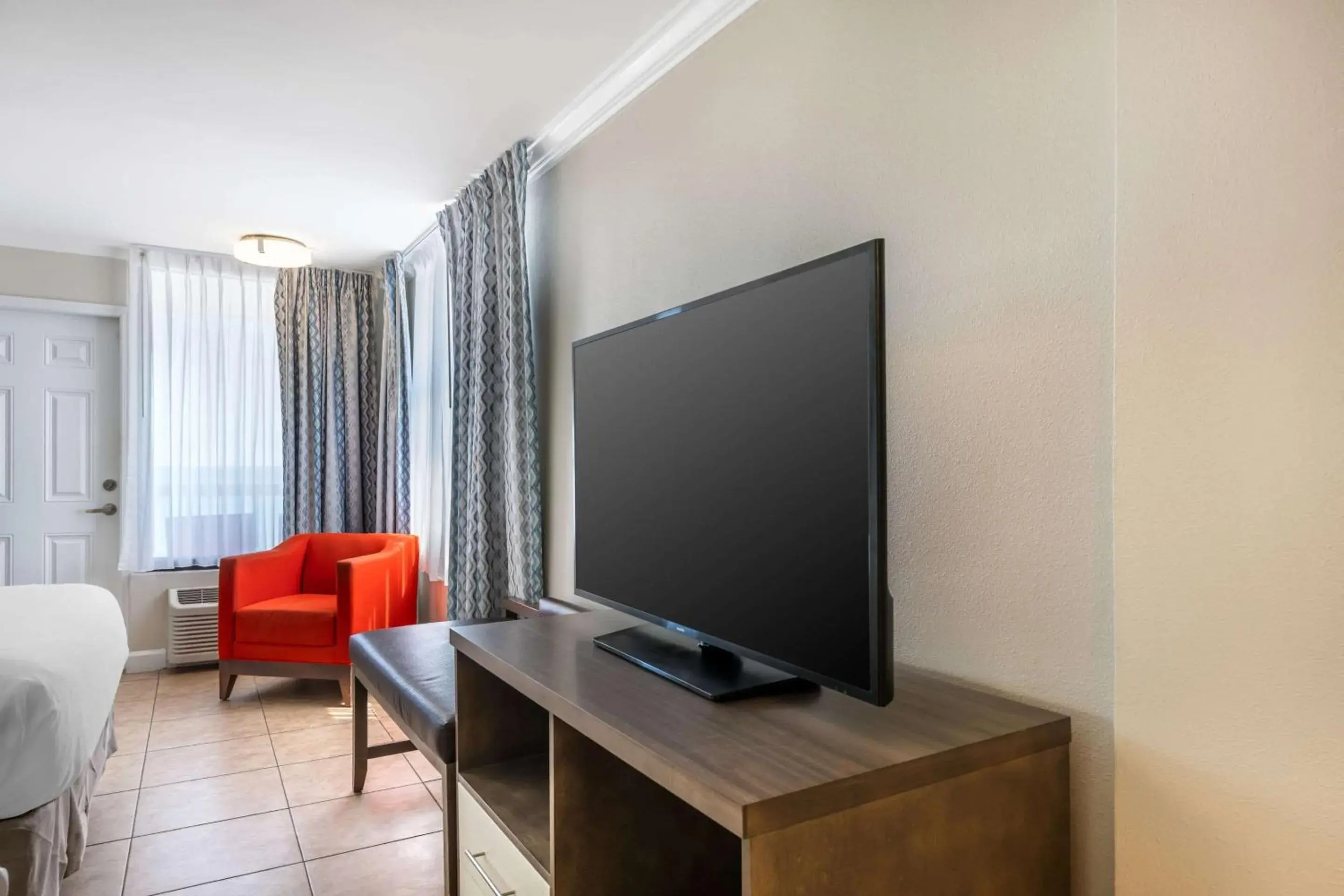 Queen Suite with Two Queen Beds, Balcony, Lower Floor - Non-Smoking in Comfort Inn & Suites Daytona Beach Oceanfront Queen Suite with Two Queen Beds, Balcony, Lower Floor - Non-Smoking in Comfort Inn & Suites Daytona Beach Oceanfront