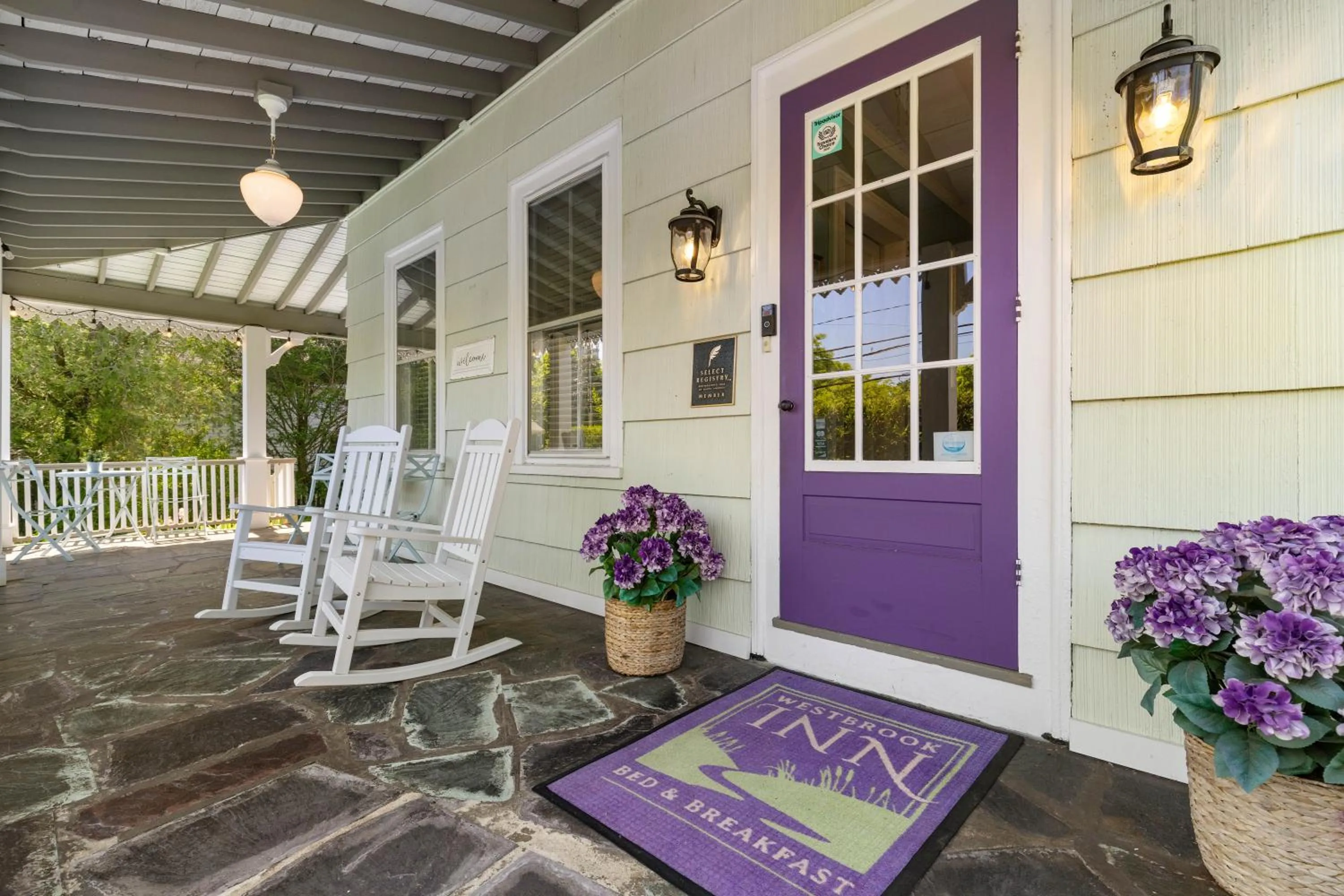 Facade/entrance in Westbrook Inn Bed and Breakfast