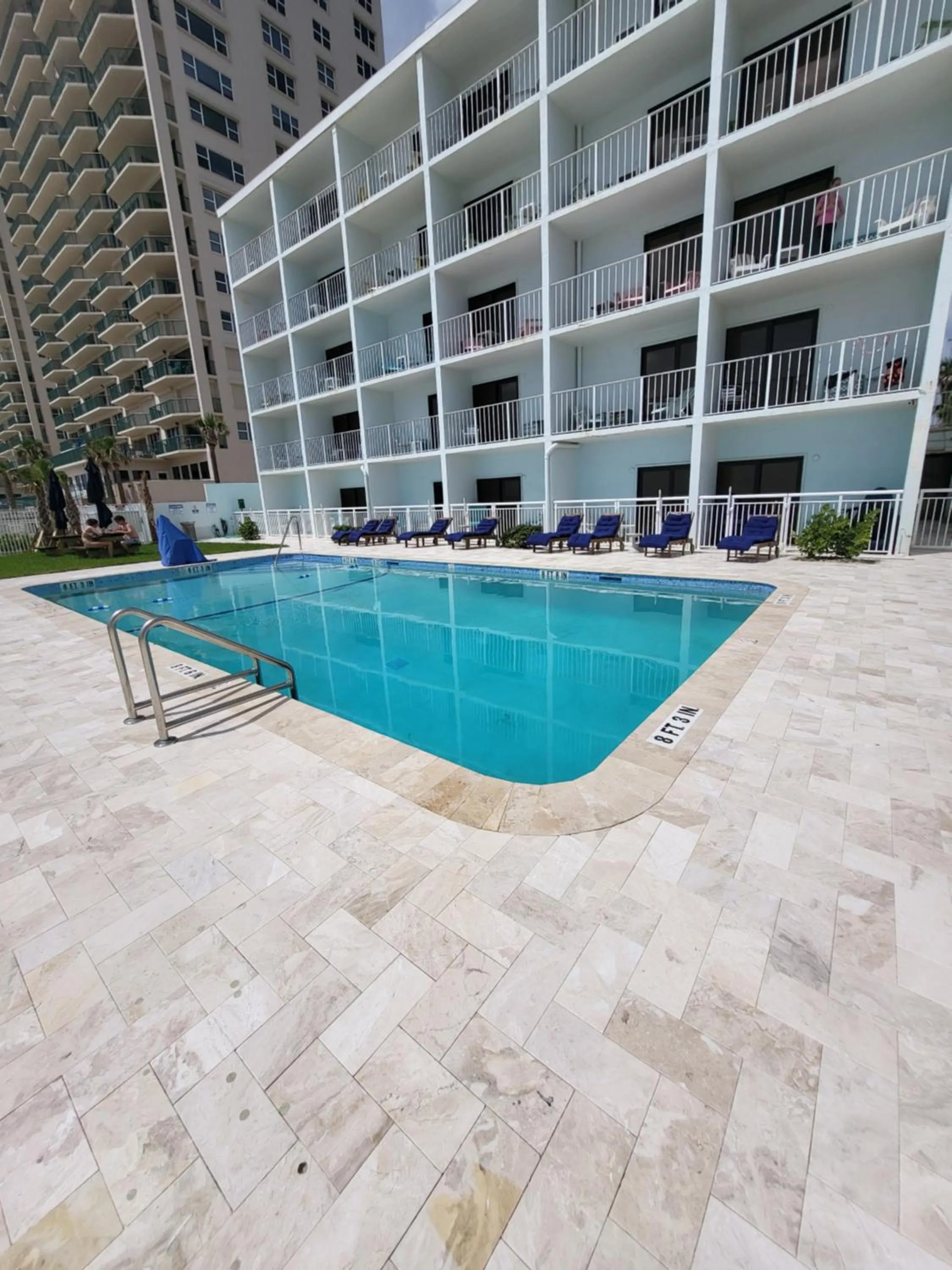 Swimming pool in Beachside Hotel