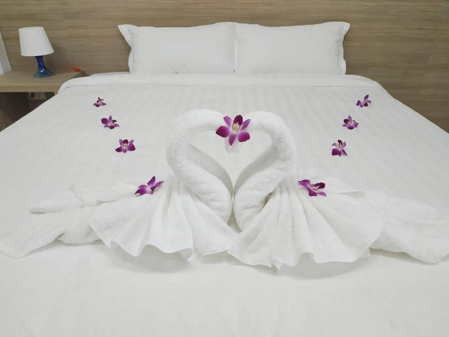 Photo of the whole room, Bed in JVAPLACE