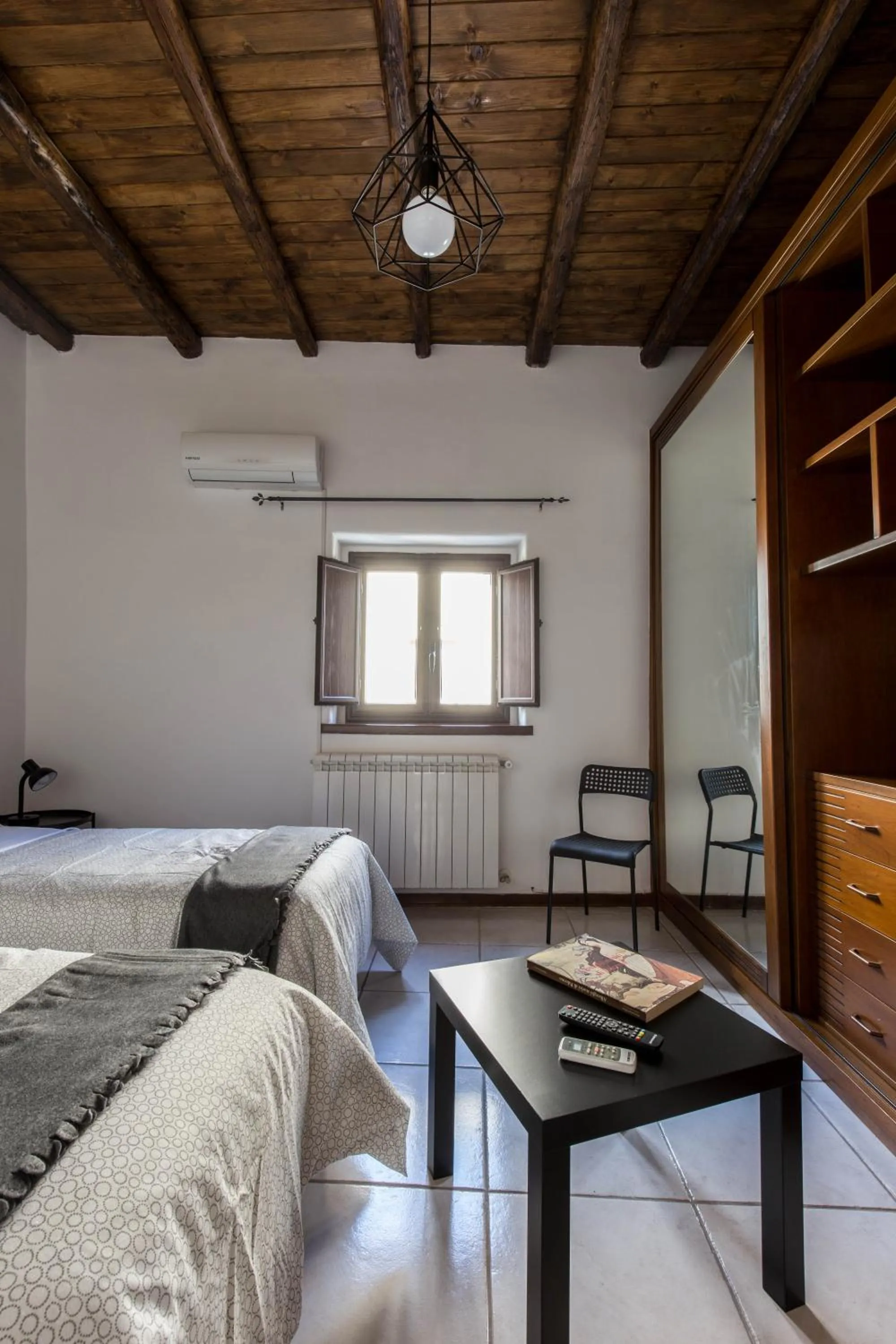 Photo of the whole room, Bed in La Casa del Moro