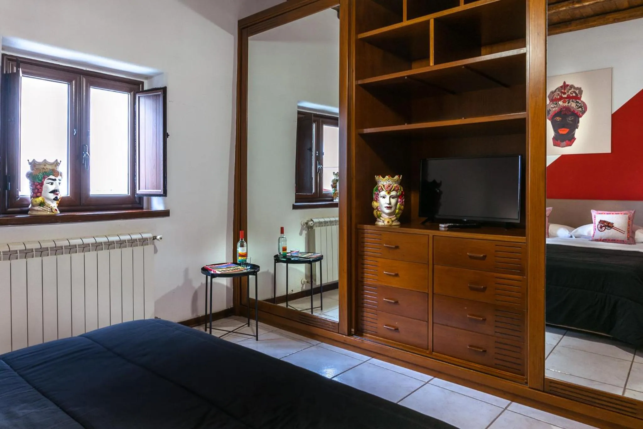 Photo of the whole room in La Casa del Moro