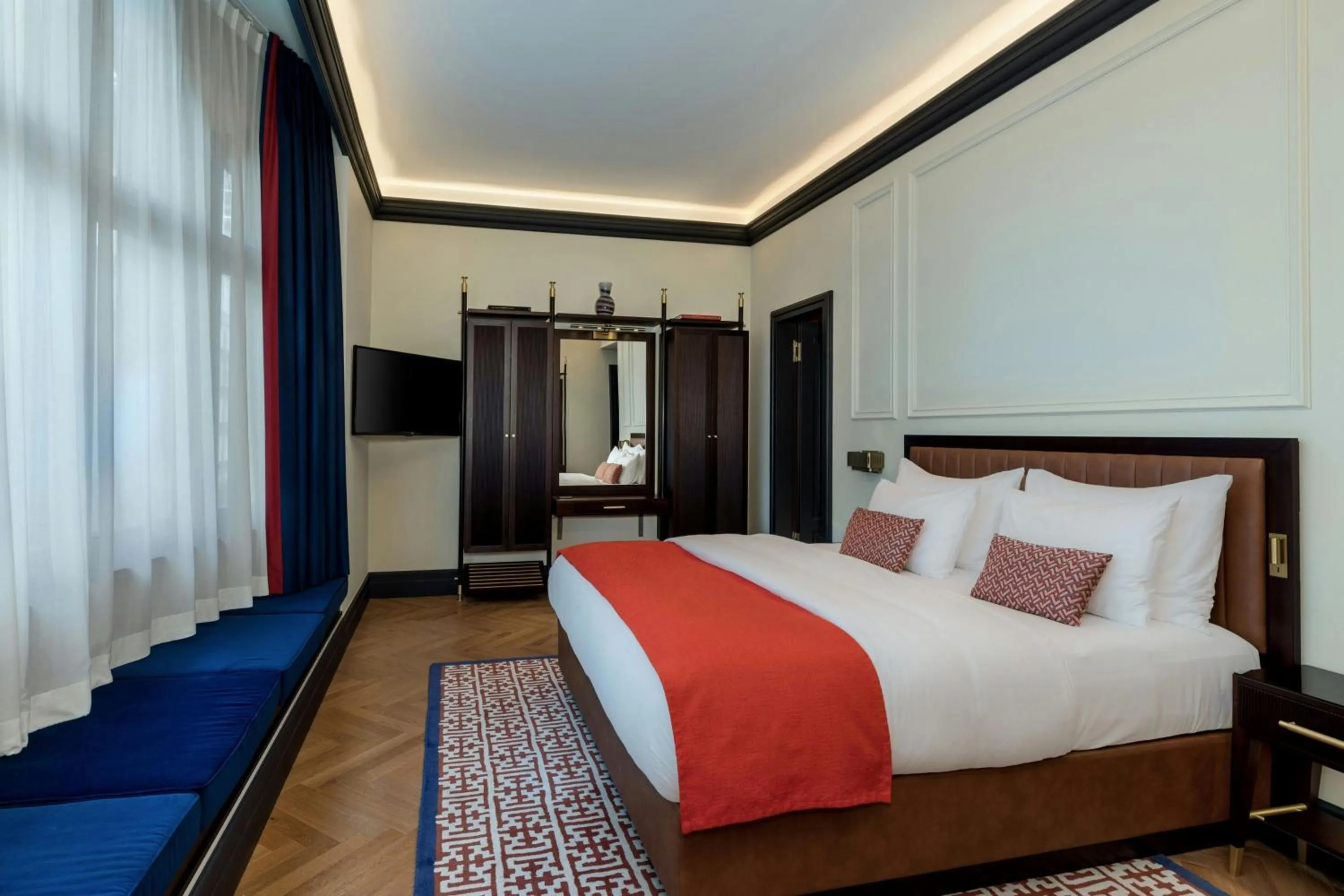 Photo of the whole room, Bed in LUME Boutique Hotel, Autograph Collection