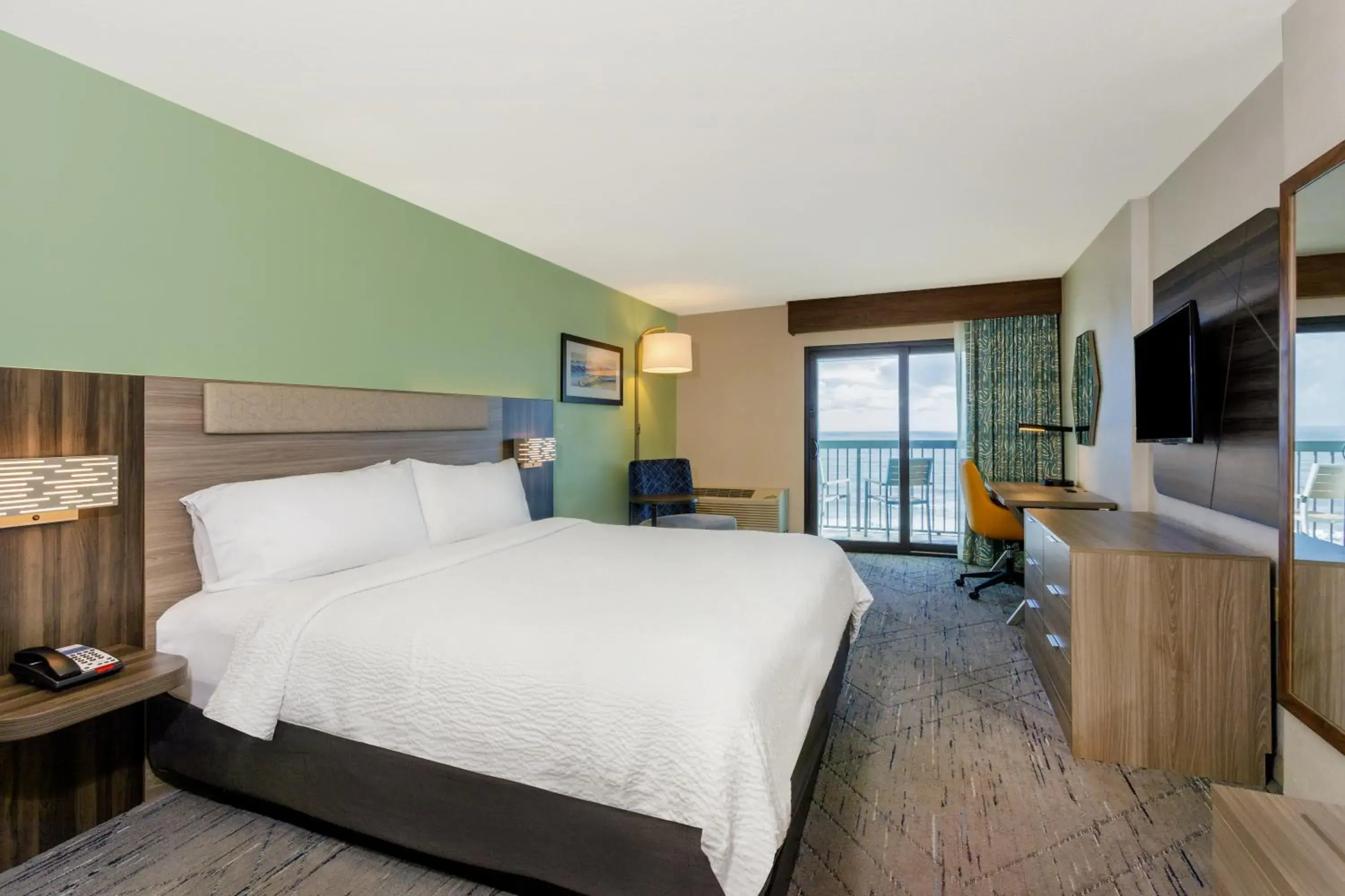 Bedroom, Bed in Holiday Inn Express & Suites Oceanfront Daytona Beach Shores by IHG Bedroom, Bed in Holiday Inn Express & Suites Oceanfront Daytona Beach Shores by IHG