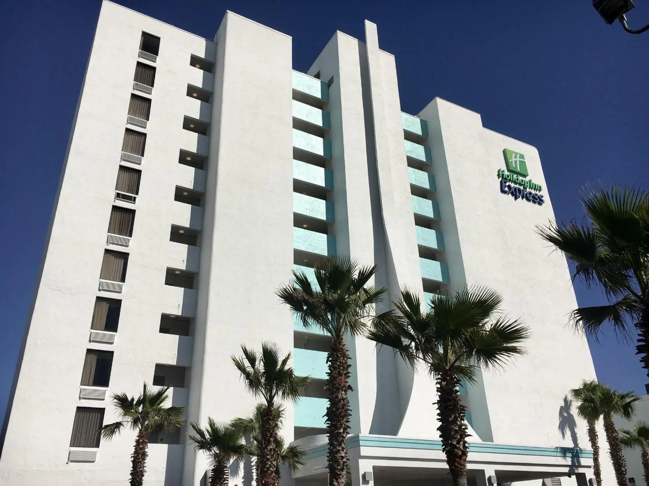 Property building in Holiday Inn Express & Suites Oceanfront Daytona Beach Shores by IHG Property building in Holiday Inn Express & Suites Oceanfront Daytona Beach Shores by IHG