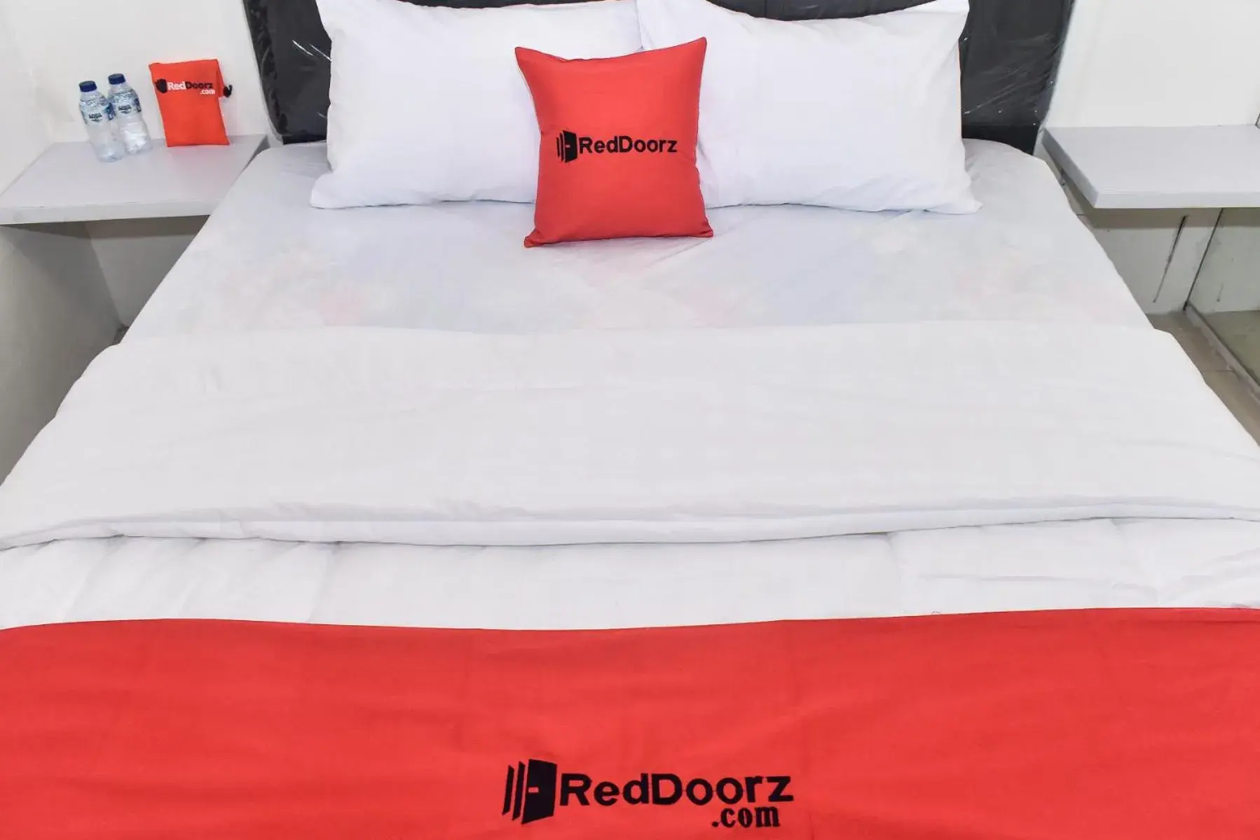 Bedroom, Bed in RedDoorz Plus @ Kemayoran Bedroom, Bed in RedDoorz Plus @ Kemayoran