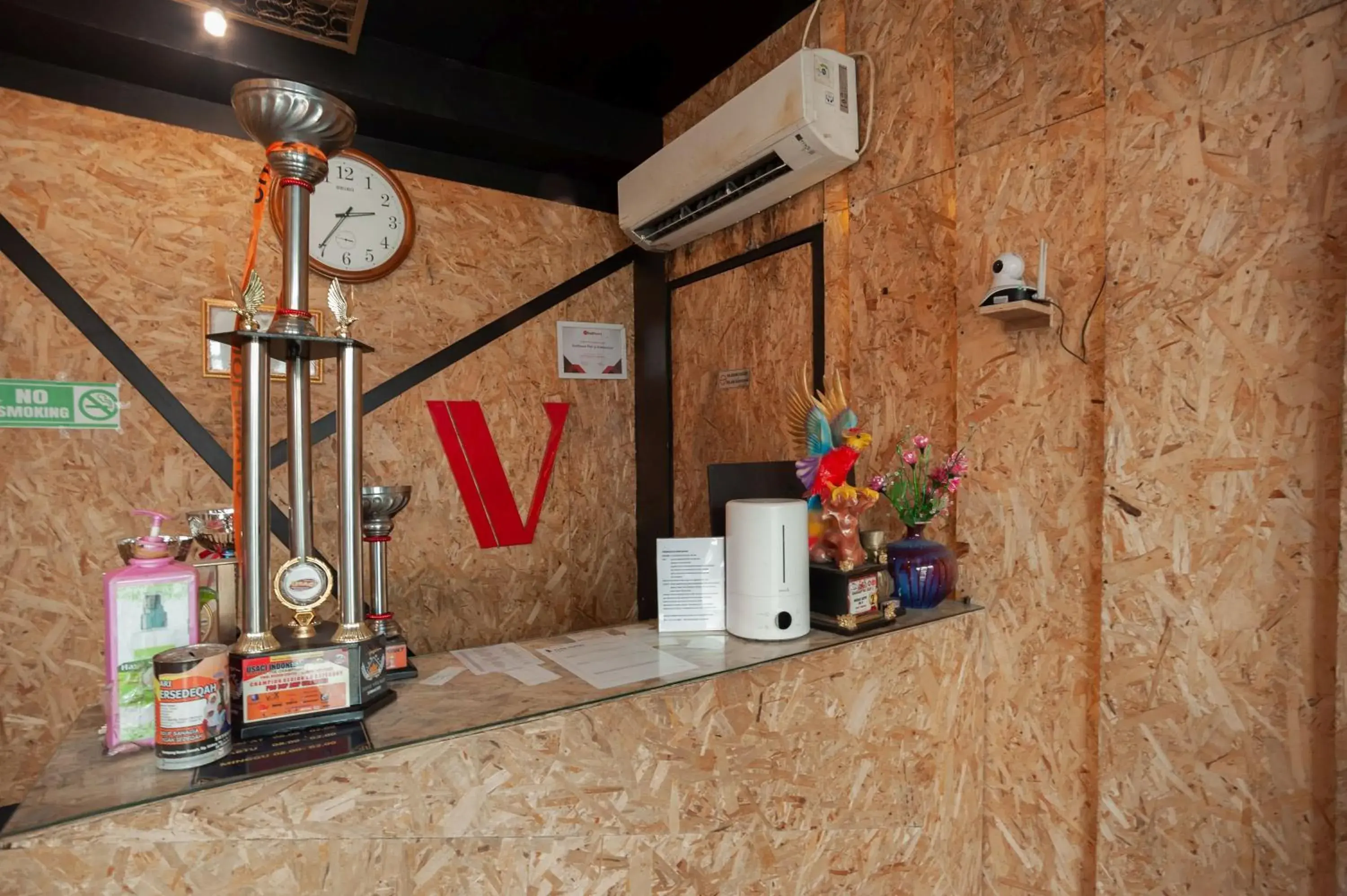 Lobby or reception in RedDoorz Plus @ Kemayoran Lobby or reception in RedDoorz Plus @ Kemayoran